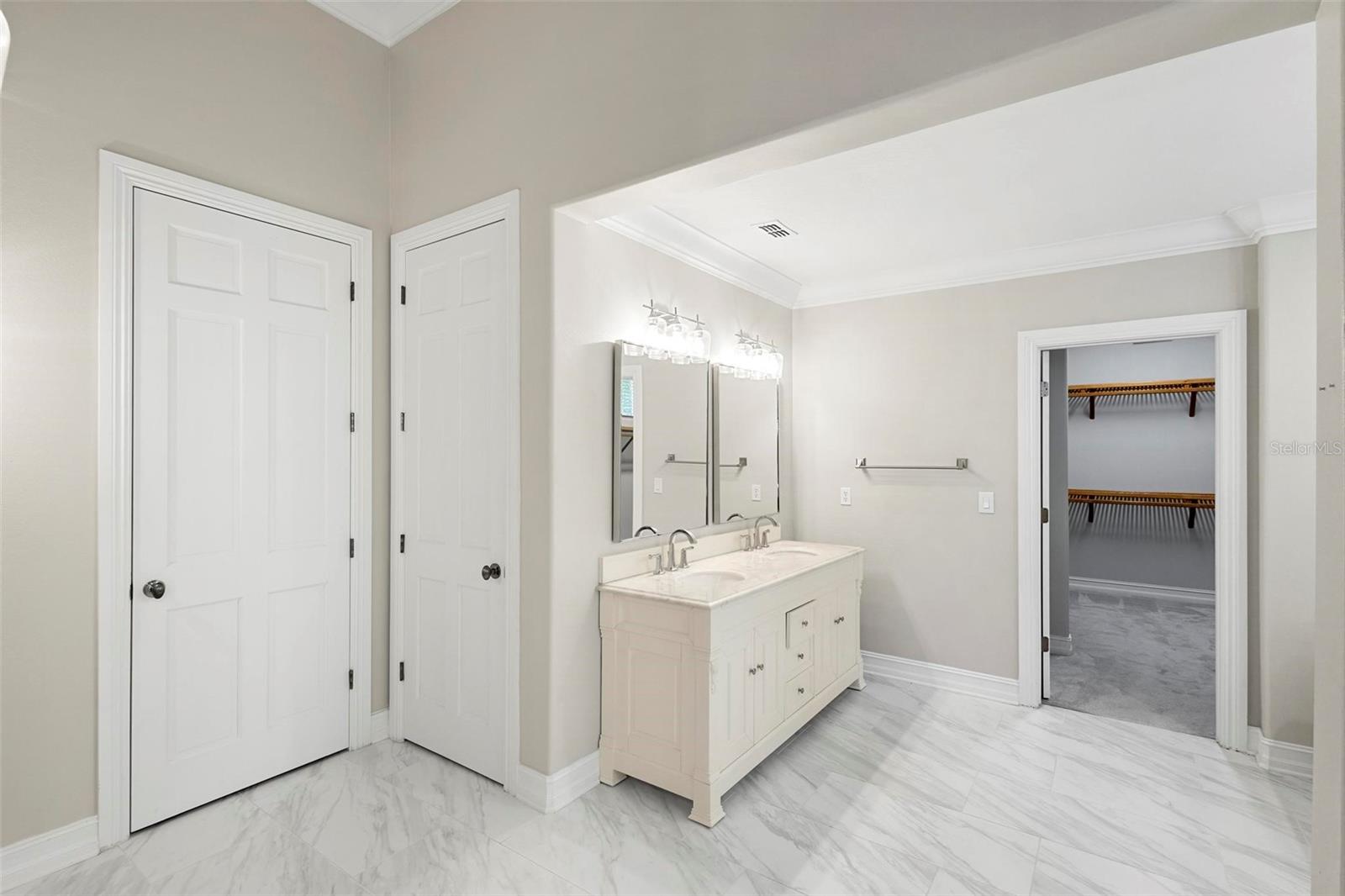 Listing photo id 25 for 9799 Covent Garden Drive