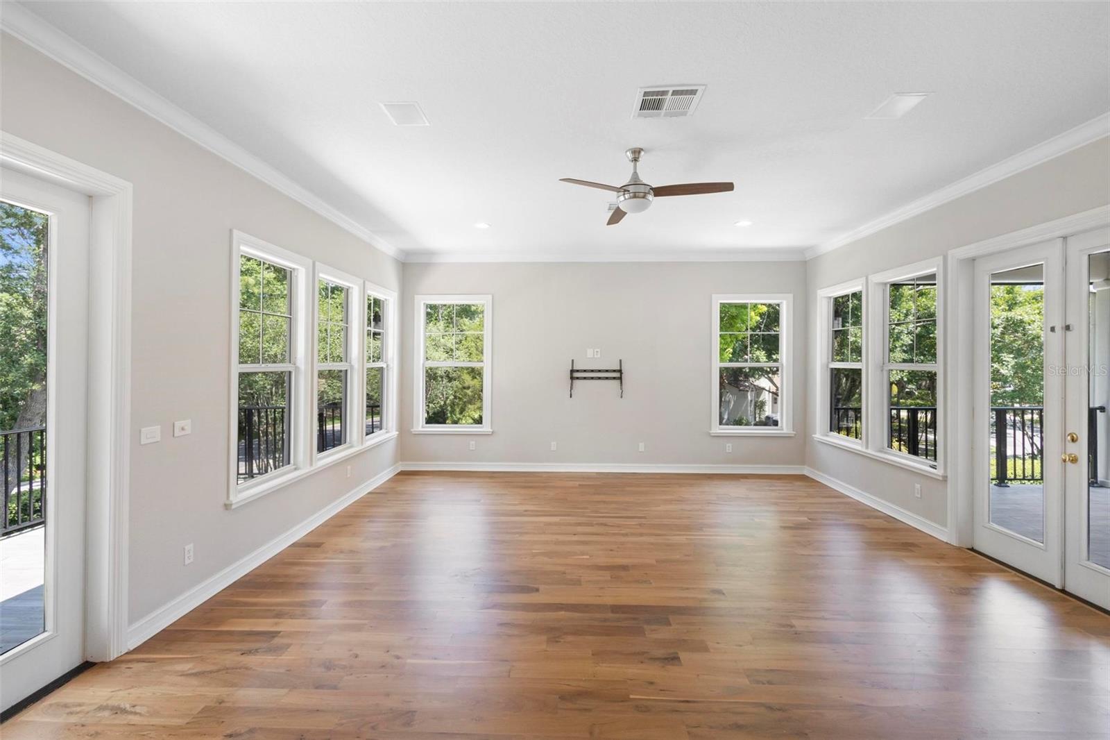 Listing photo id 31 for 9799 Covent Garden Drive