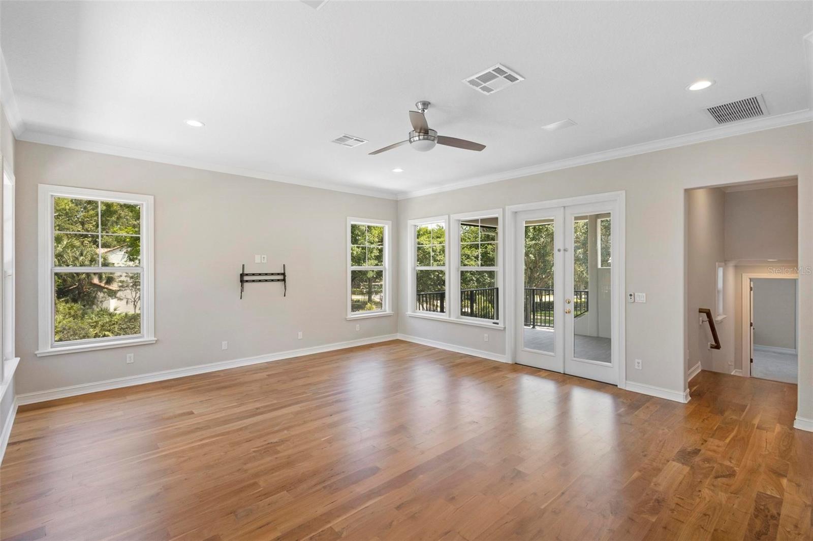 Listing photo id 32 for 9799 Covent Garden Drive