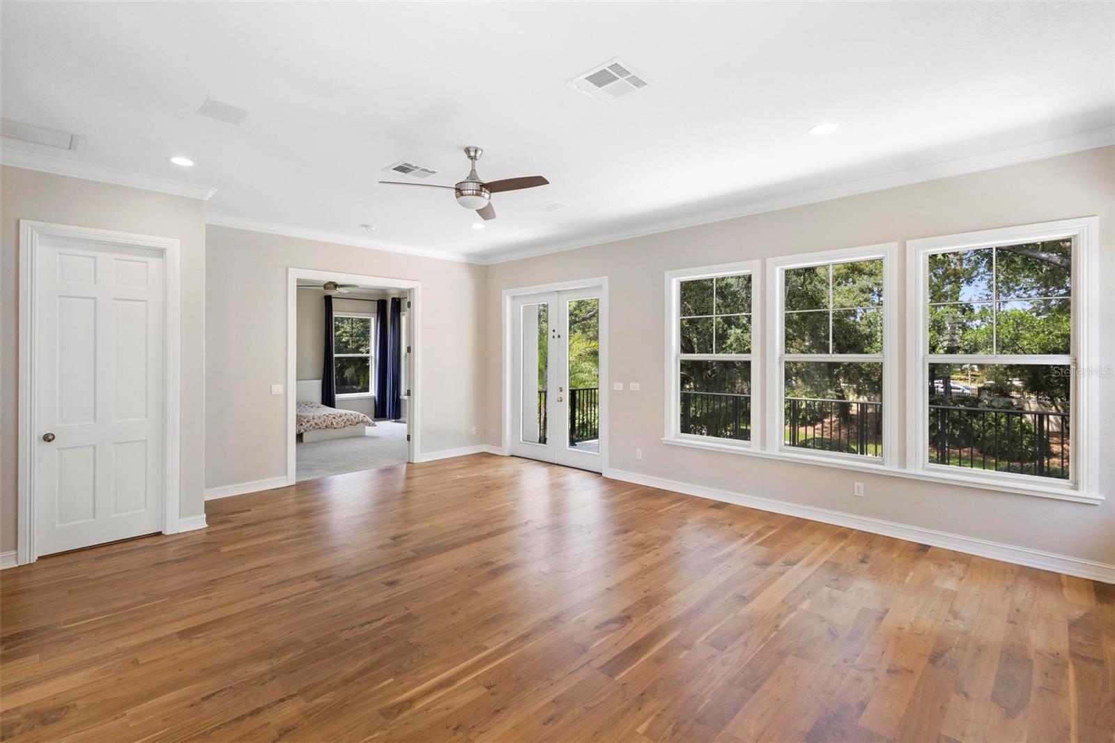 Listing photo id 33 for 9799 Covent Garden Drive