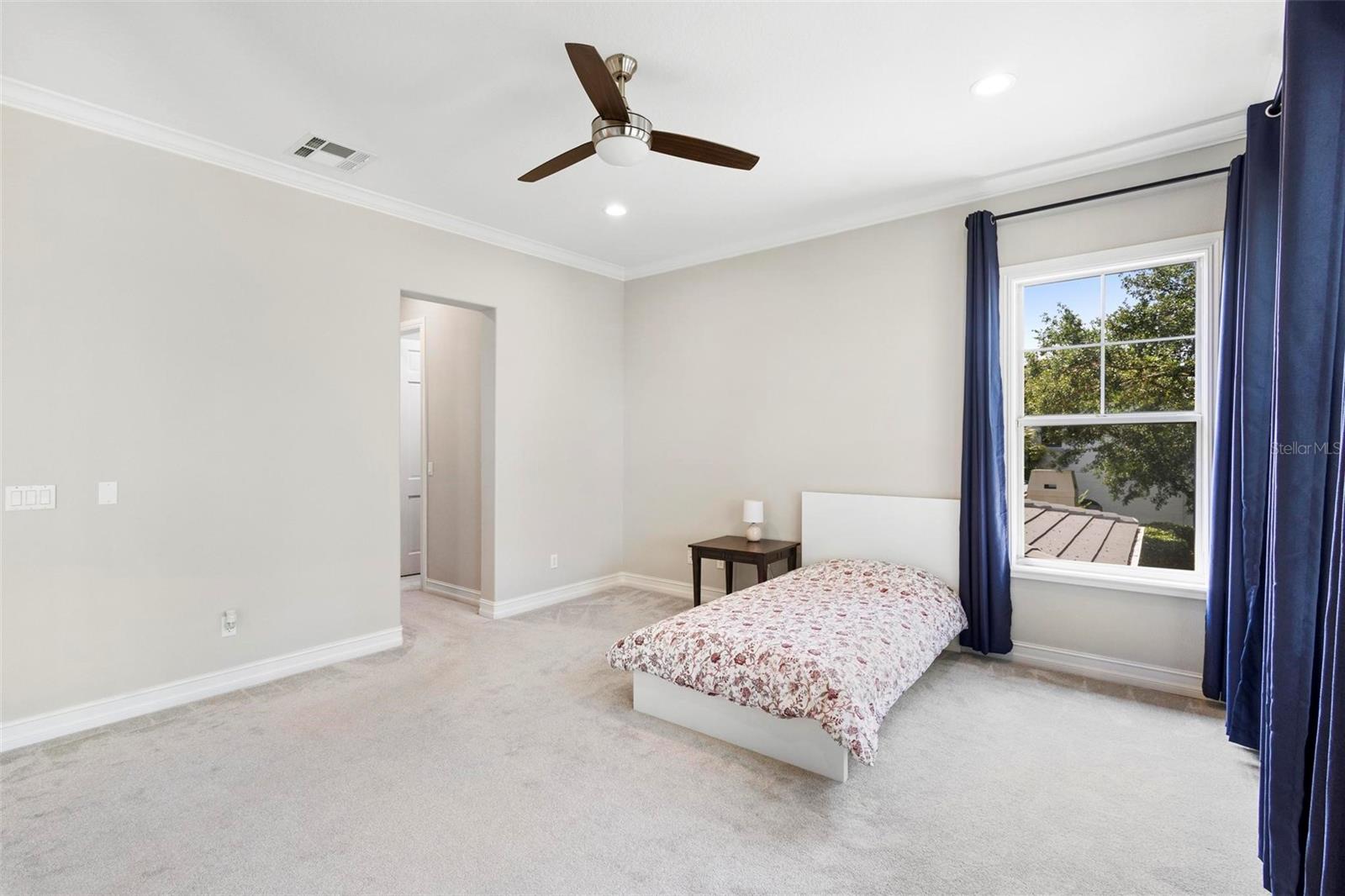 Listing photo id 35 for 9799 Covent Garden Drive