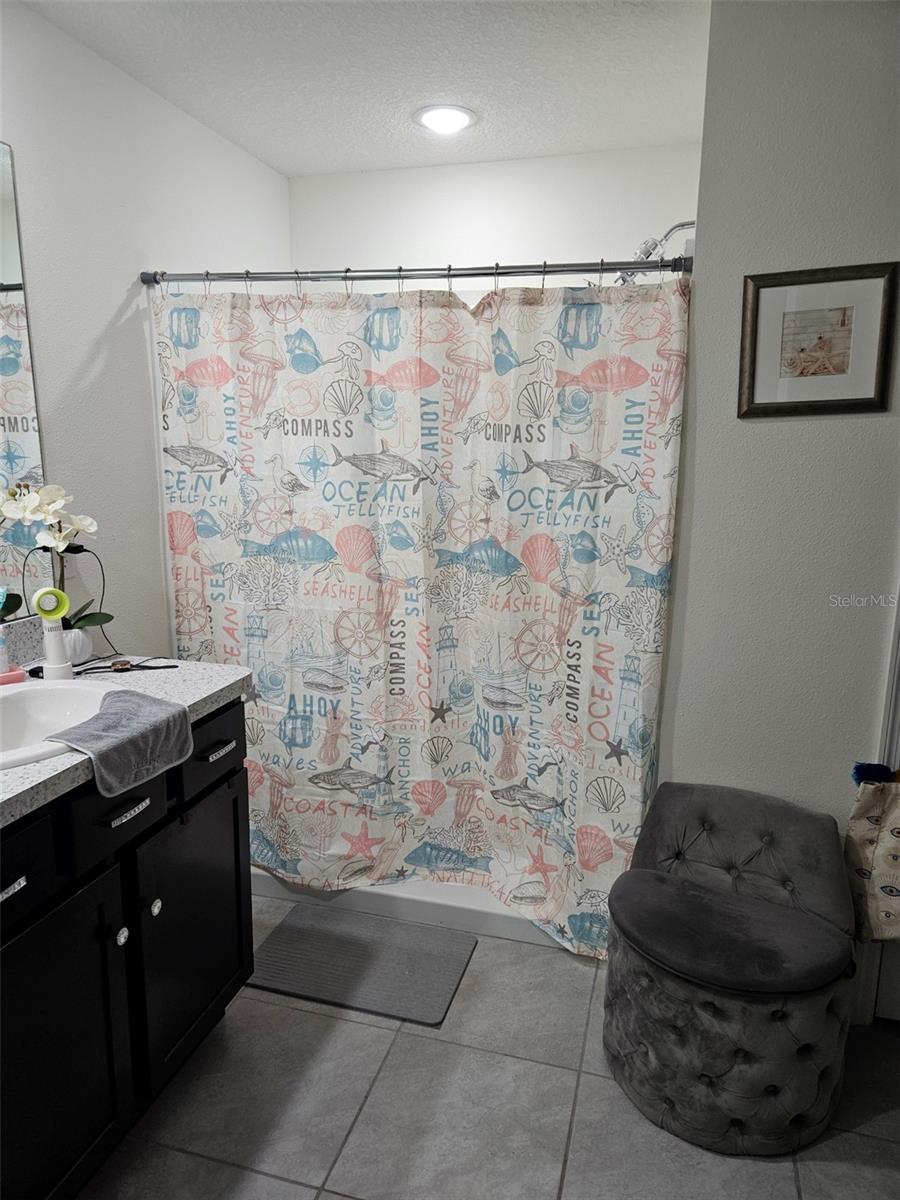 Listing photo id 10 for 6315 Hillview Road