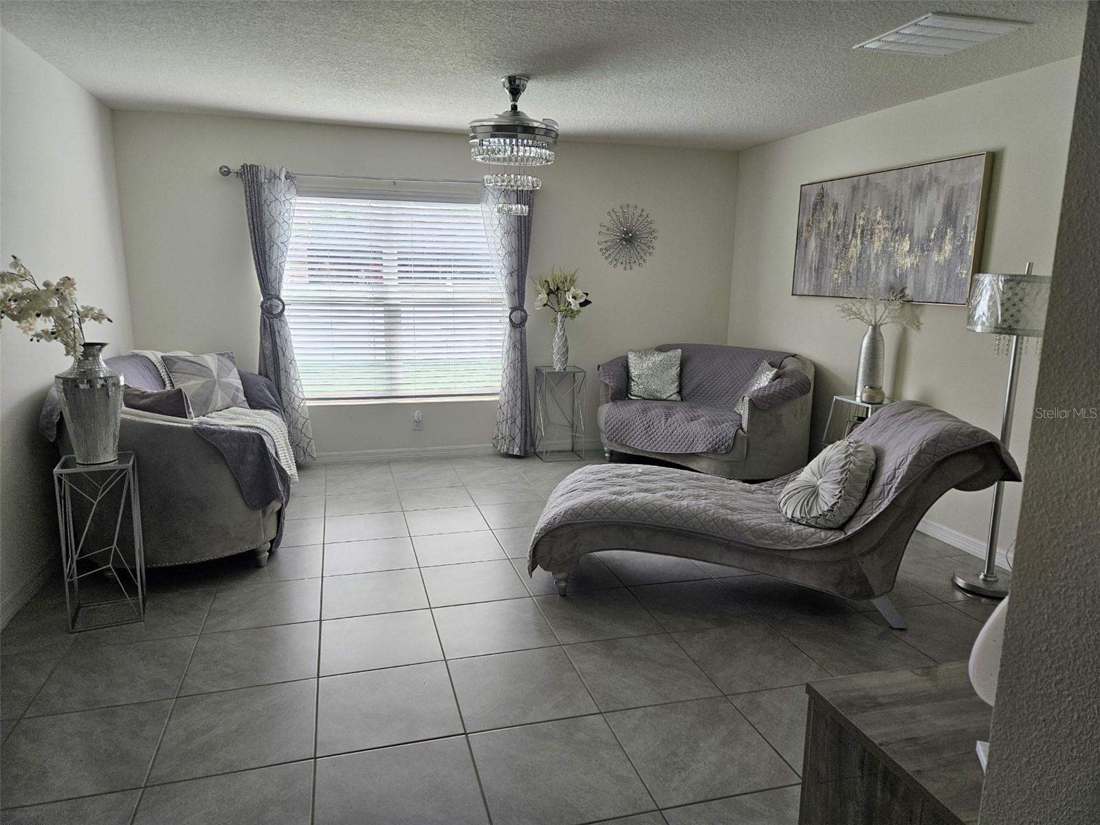 Listing photo id 16 for 6315 Hillview Road