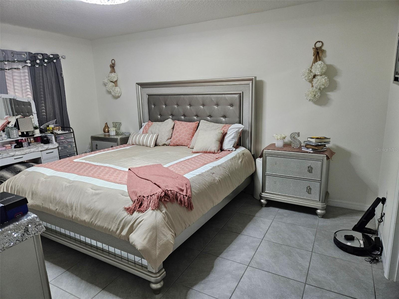 Listing photo id 17 for 6315 Hillview Road