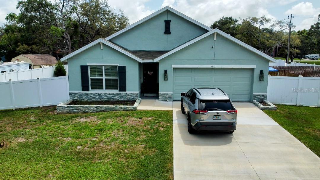 Listing photo id 0 for 6315 Hillview Road