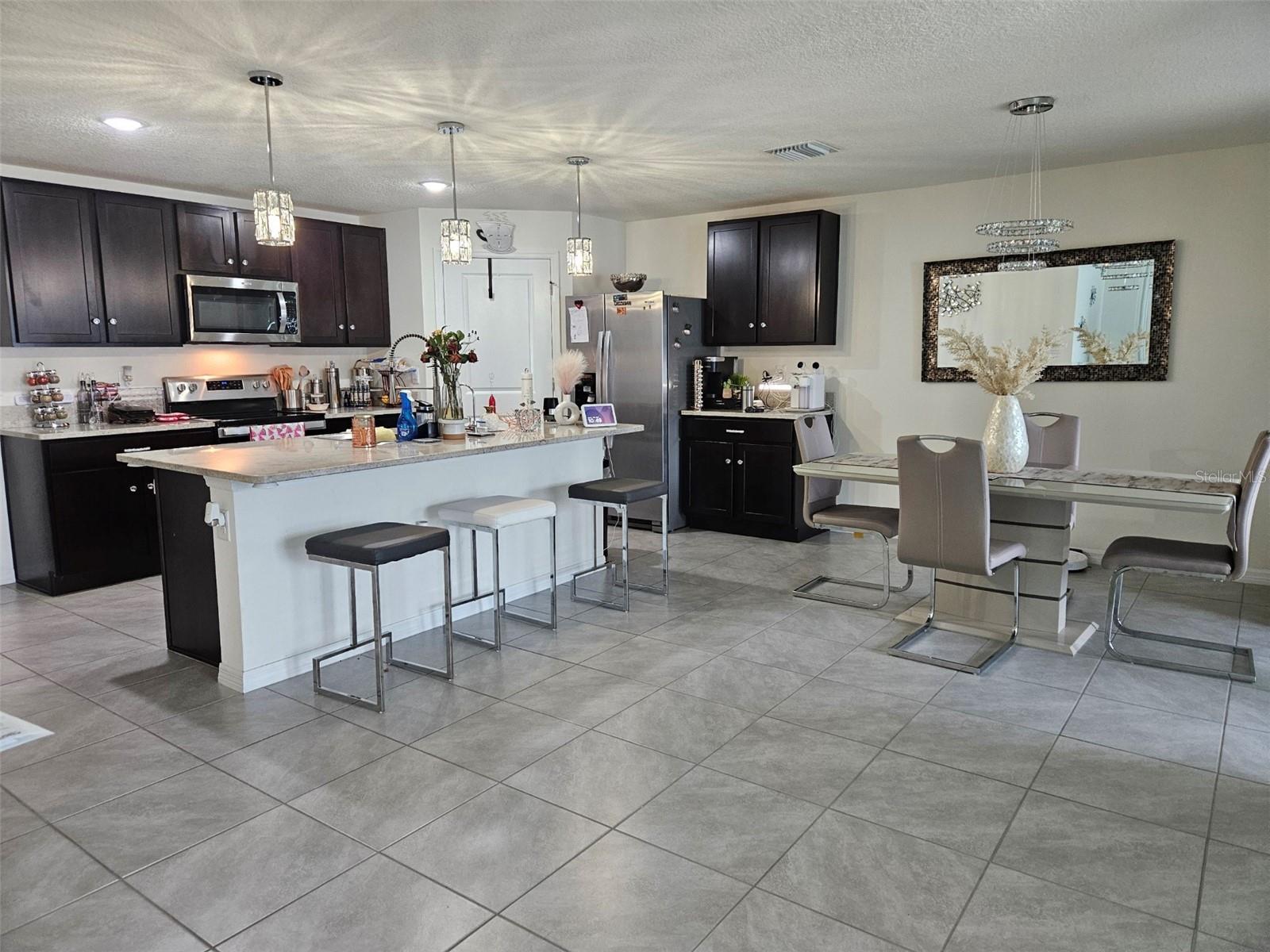 Listing photo id 18 for 6315 Hillview Road