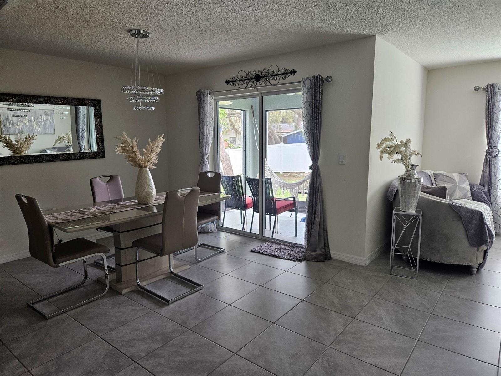Listing photo id 24 for 6315 Hillview Road