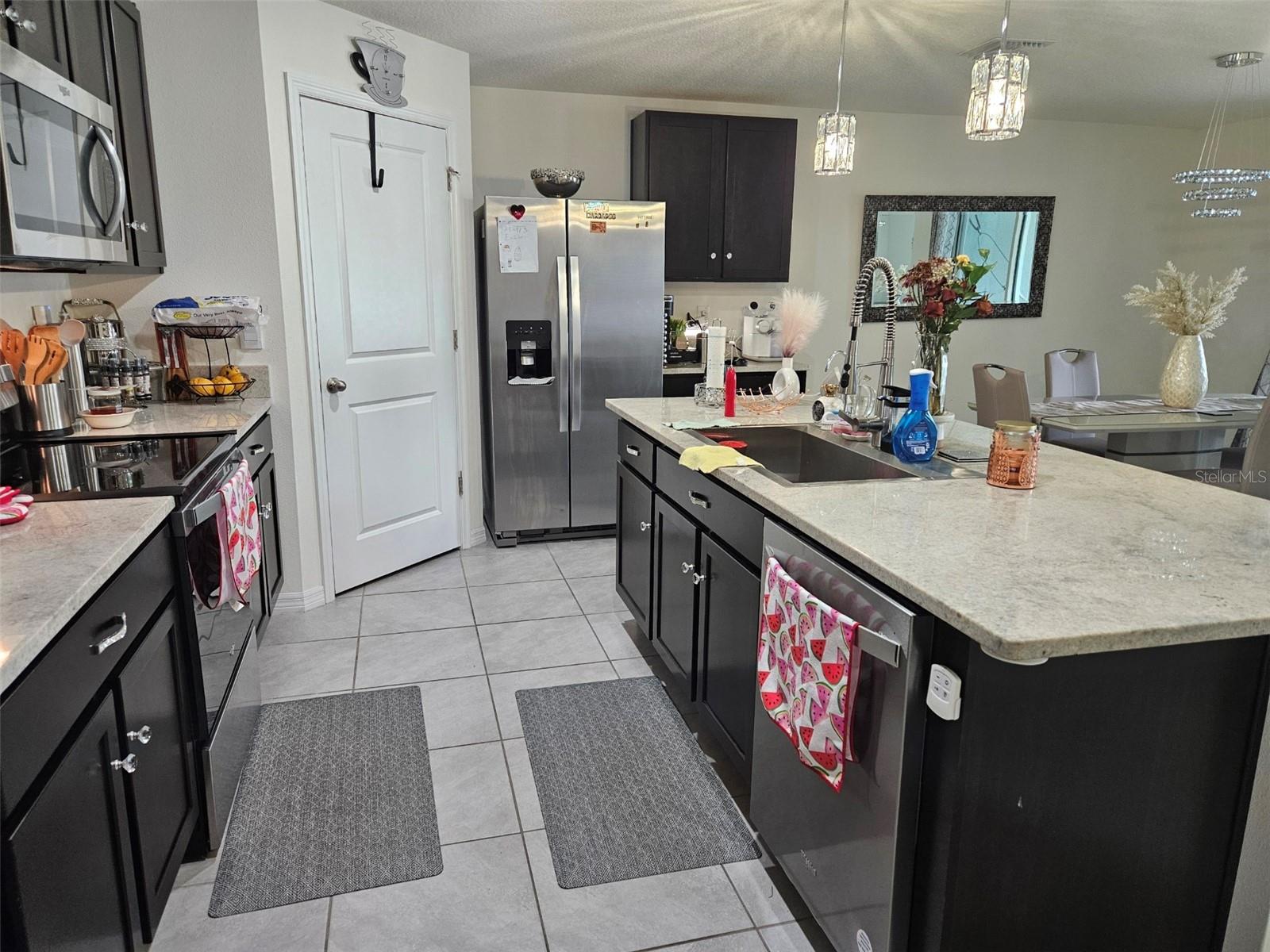 Listing photo id 25 for 6315 Hillview Road