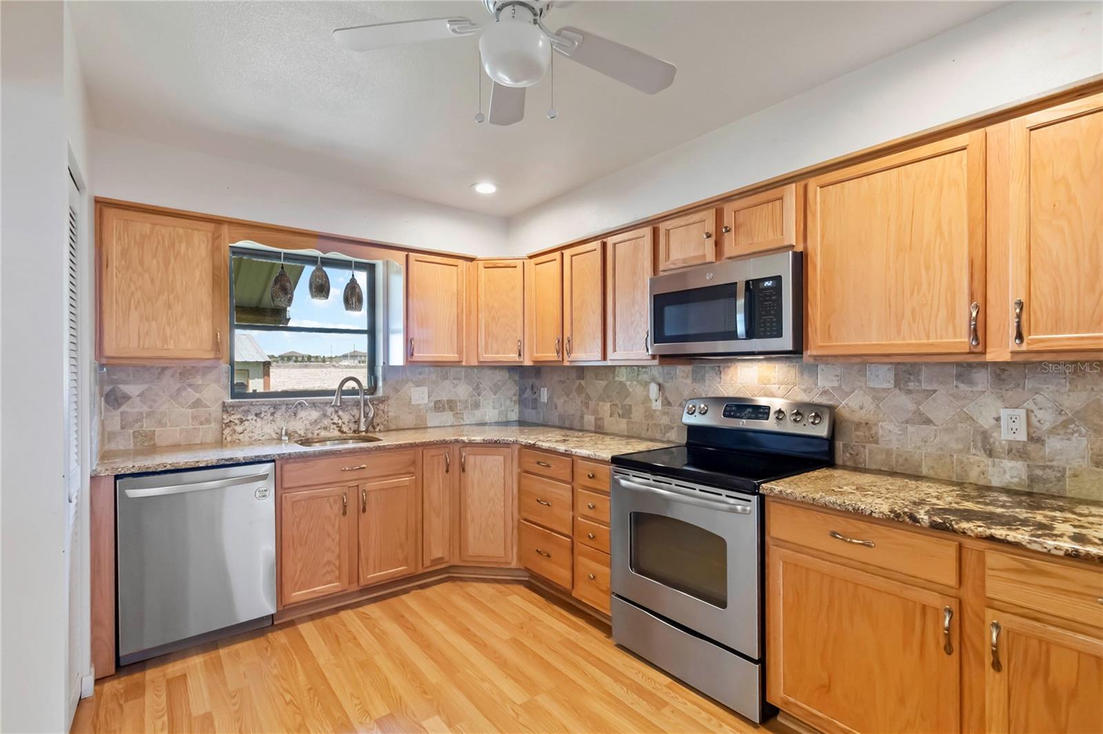 Image 19 of 59 For 2740 Barker Road