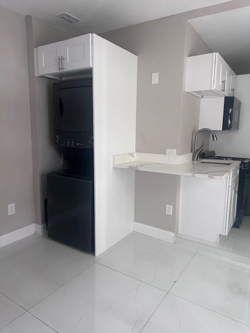 Image 16 of 19 For 2726 Miami Terrace B
