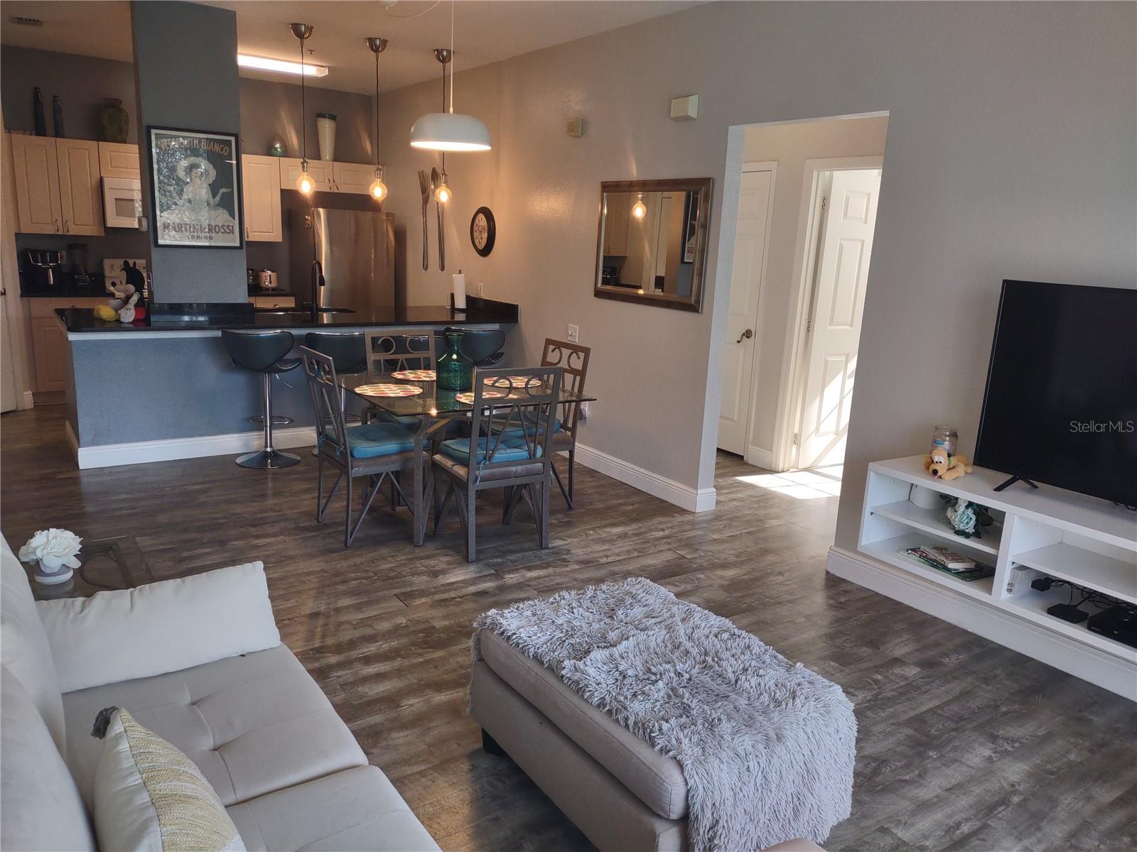 Image 10 of 35 For 8101 Coconut Palm Way 303
