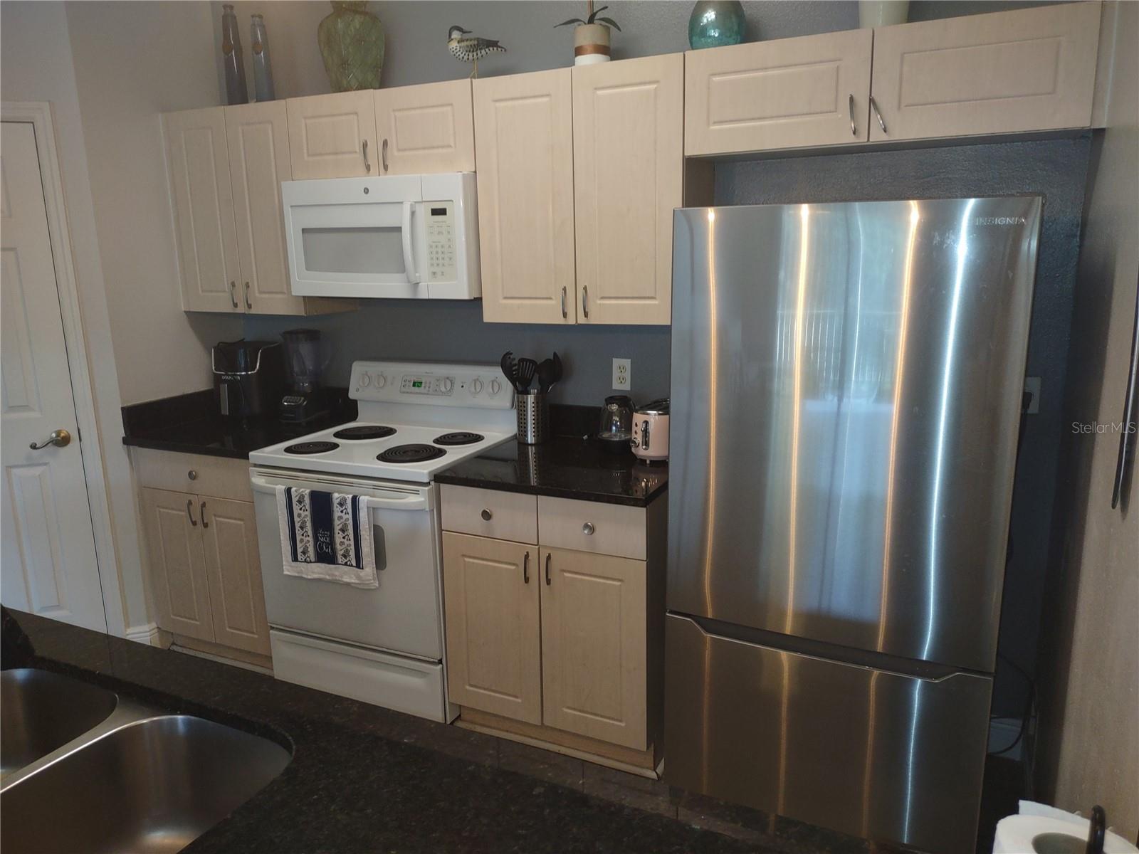 Image 13 of 35 For 8101 Coconut Palm Way 303