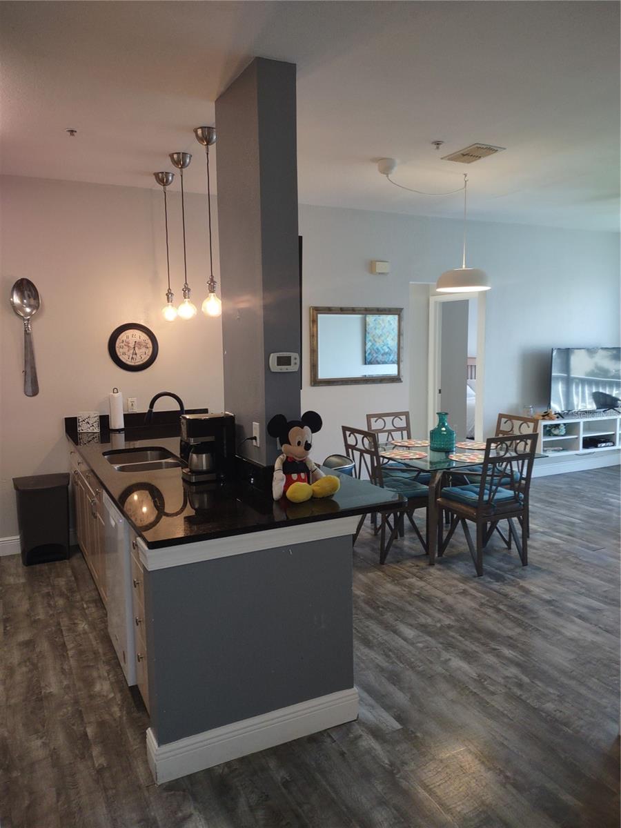 Image 23 of 35 For 8101 Coconut Palm Way 303