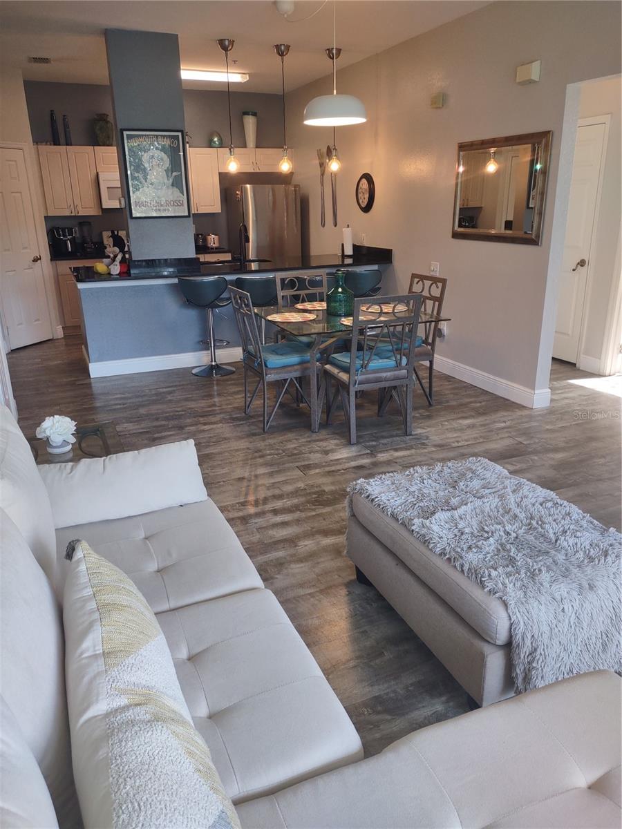 Image 7 of 35 For 8101 Coconut Palm Way 303