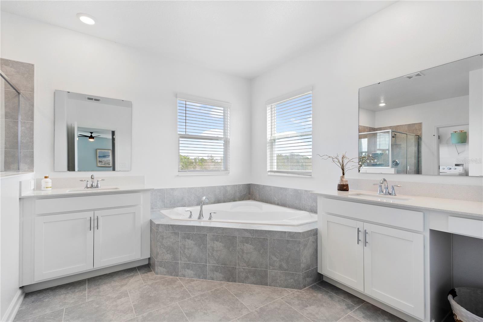 Listing photo id 14 for 139 Aces High Lane