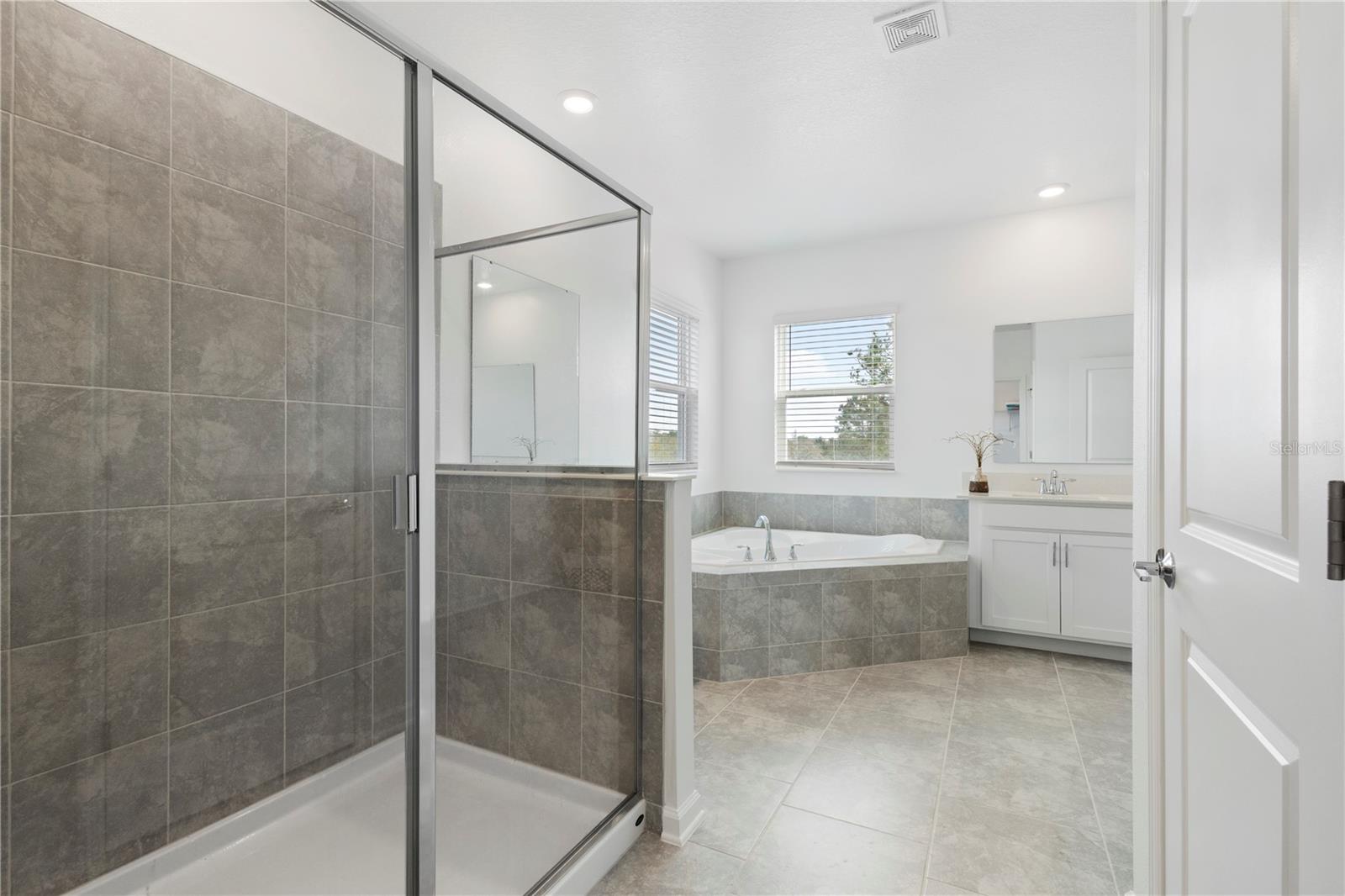 Listing photo id 16 for 139 Aces High Lane