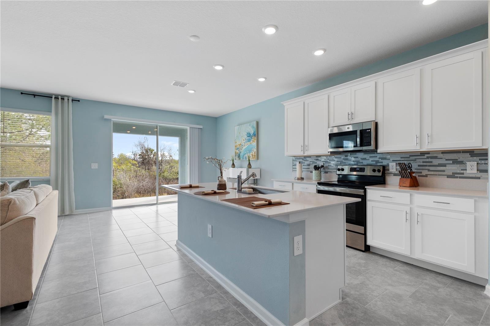 Listing photo id 3 for 139 Aces High Lane