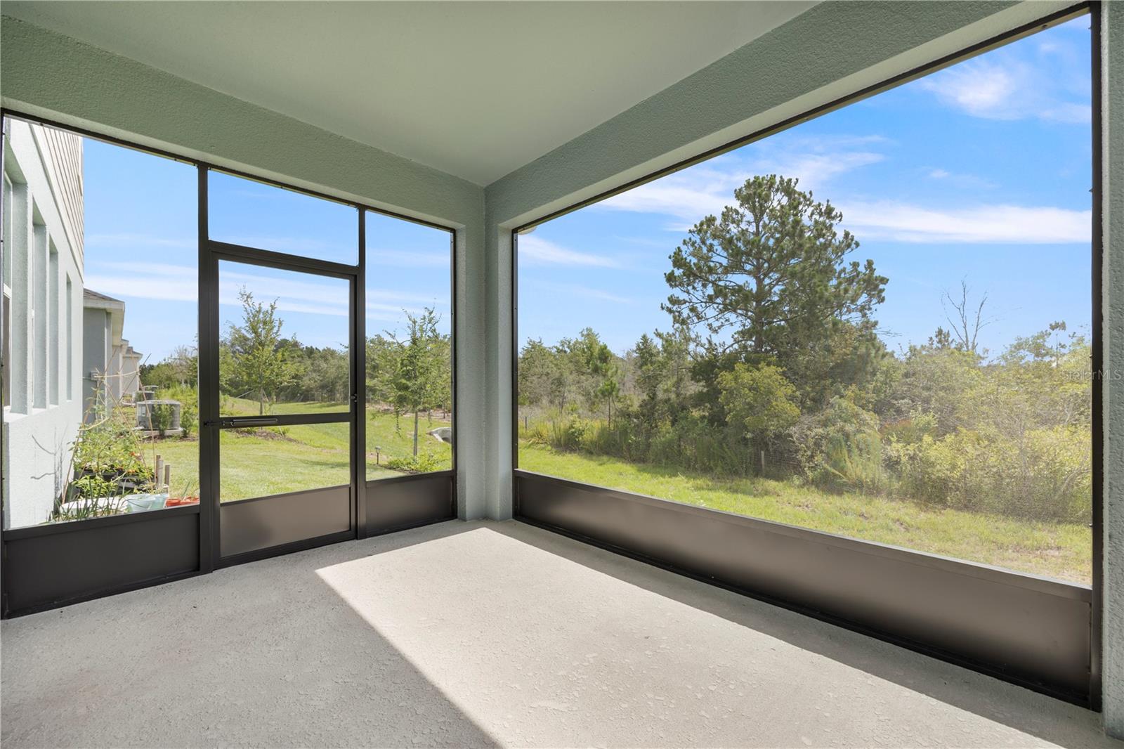 Listing photo id 5 for 139 Aces High Lane