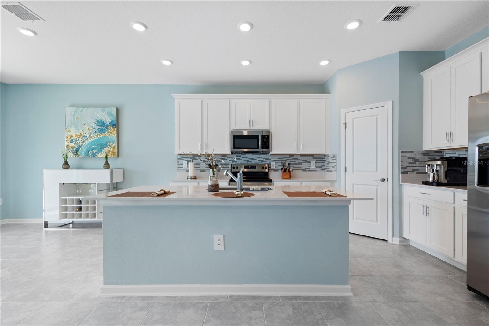 Listing photo id 6 for 139 Aces High Lane