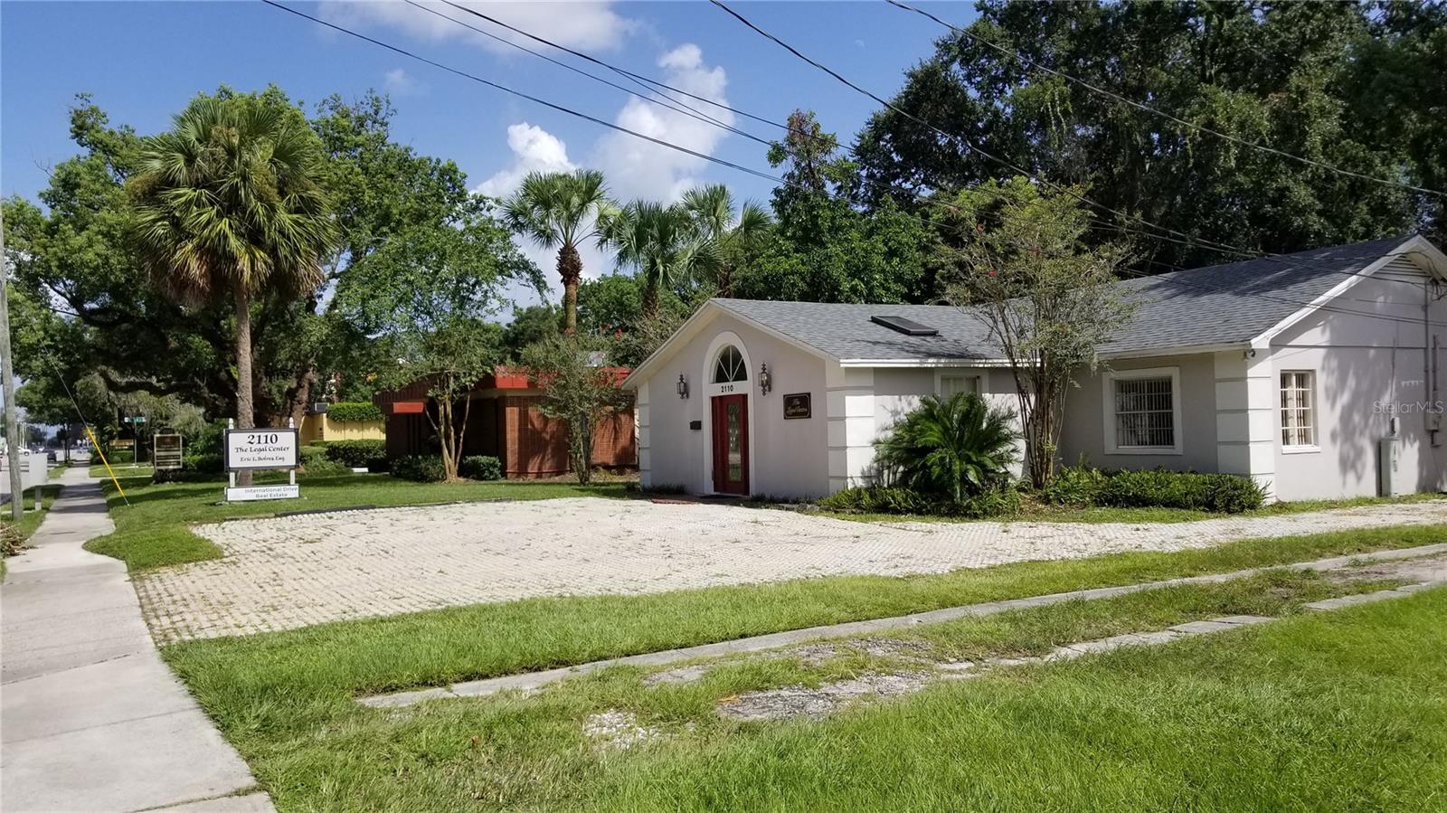 Image 2 of 24 For 2110 Robinson Street