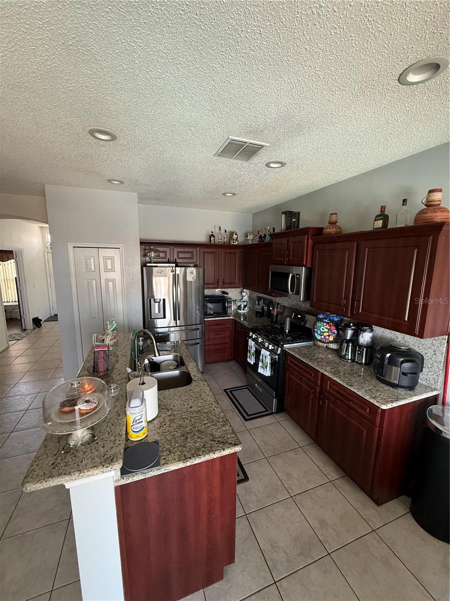 Image 6 of 17 For 939 Jaybee Avenue