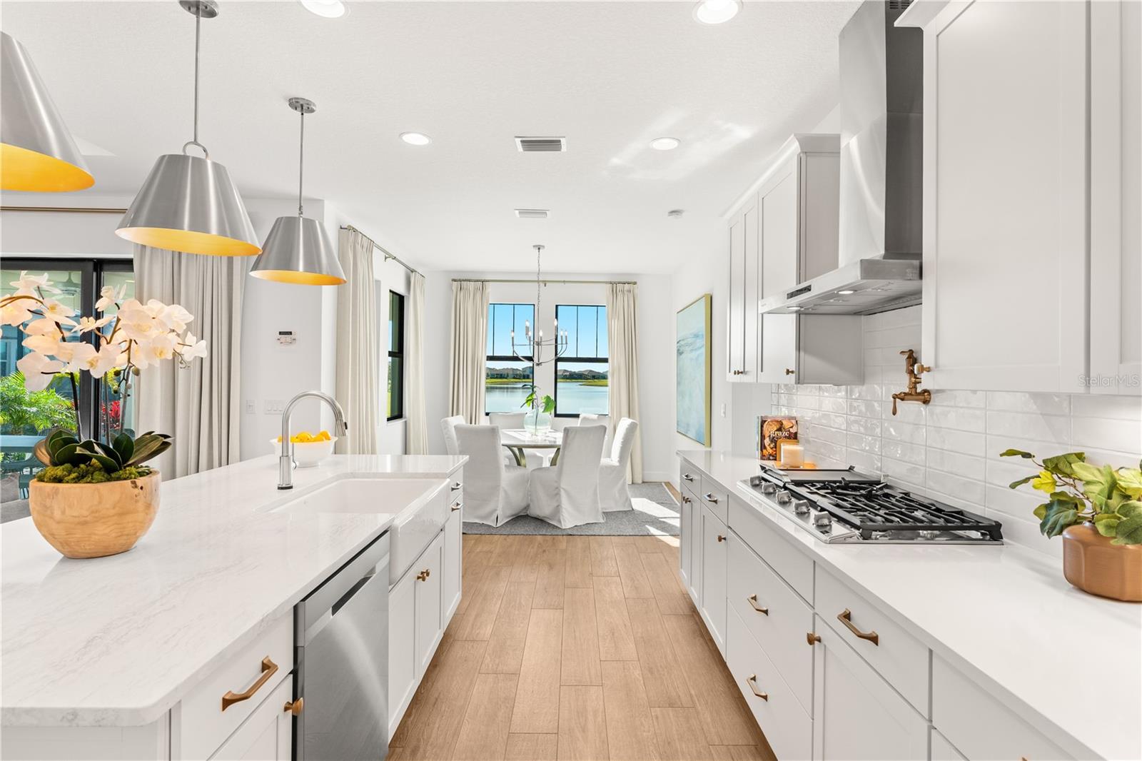 Image 8 of 49 For 9309 Barbizon