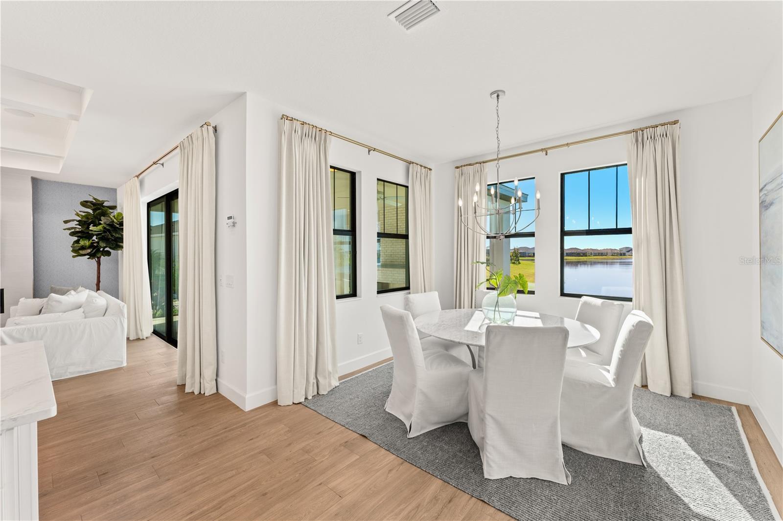 Image 9 of 49 For 9309 Barbizon