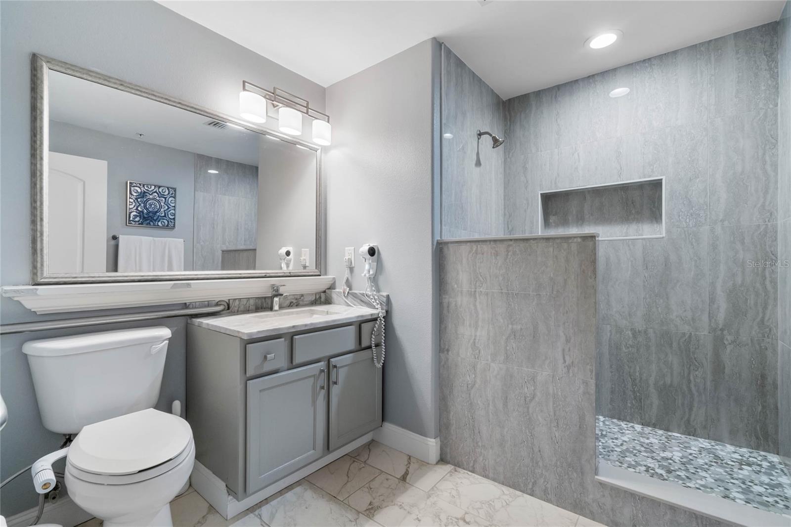 Image 18 of 72 For 13415 Blue Heron Beach Drive 401
