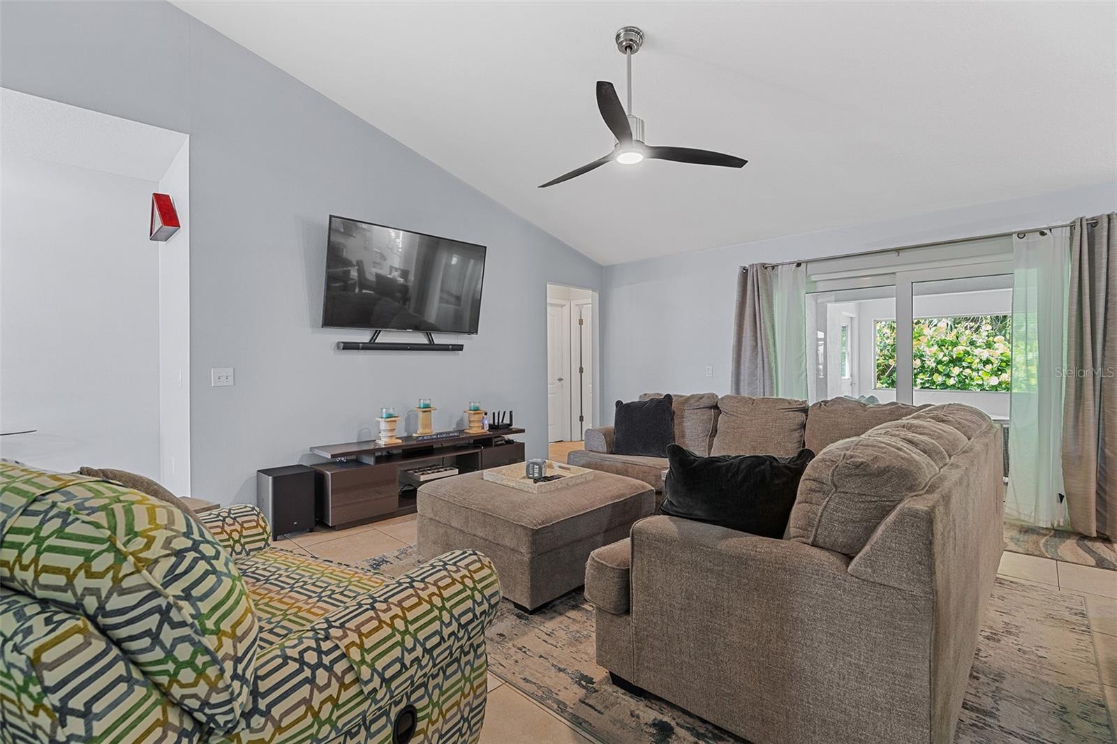 Image 18 of 73 For 1523 Stafford Avenue