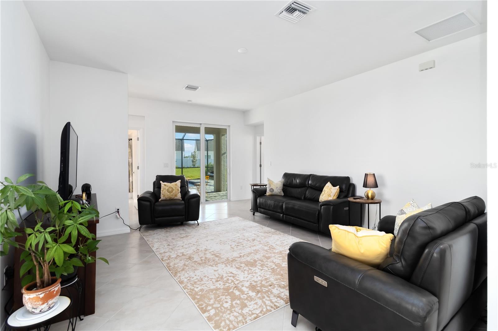 Image 17 of 52 For 11330 Burgundy Drive