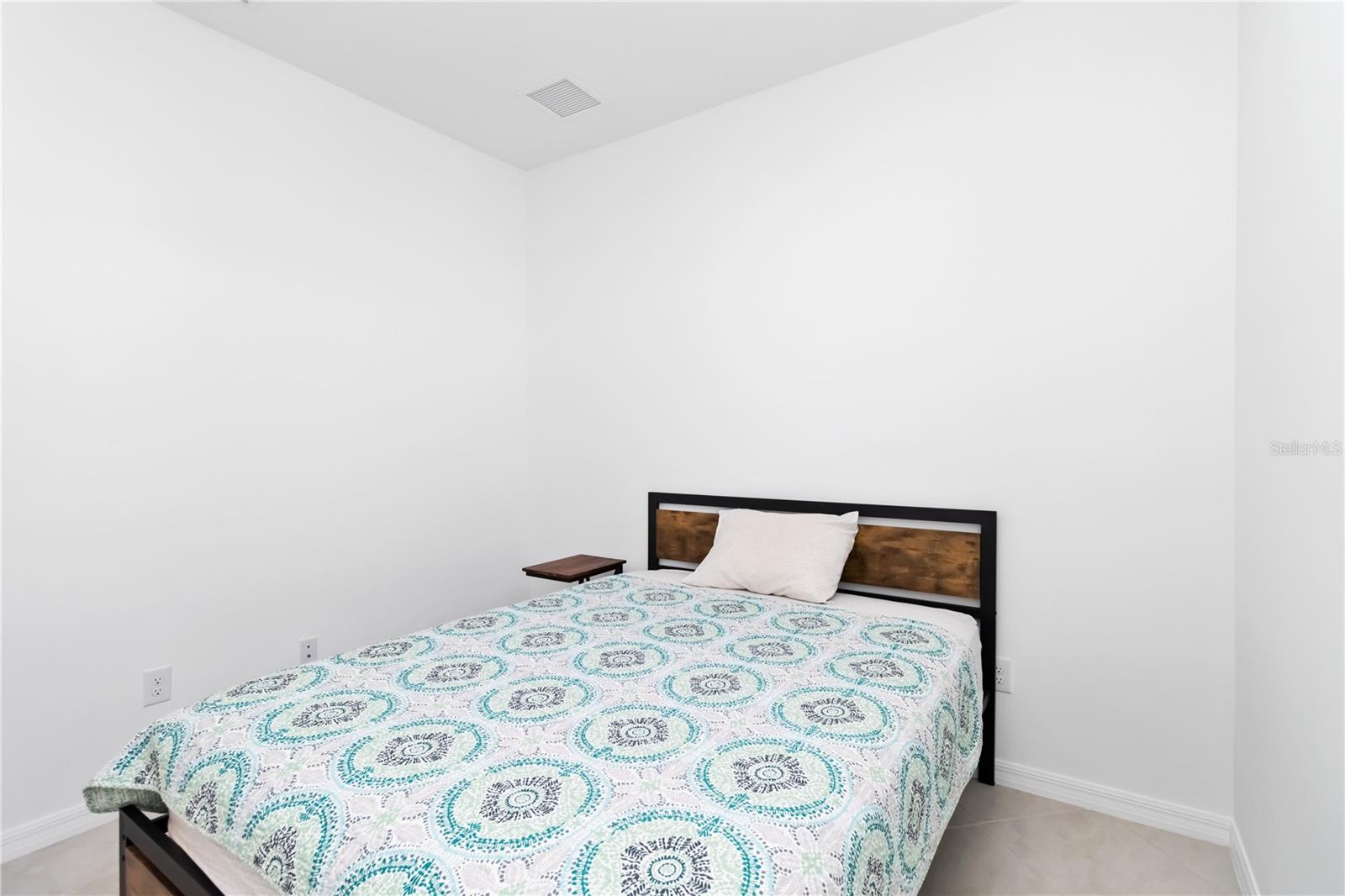 Image 23 of 52 For 11330 Burgundy Drive
