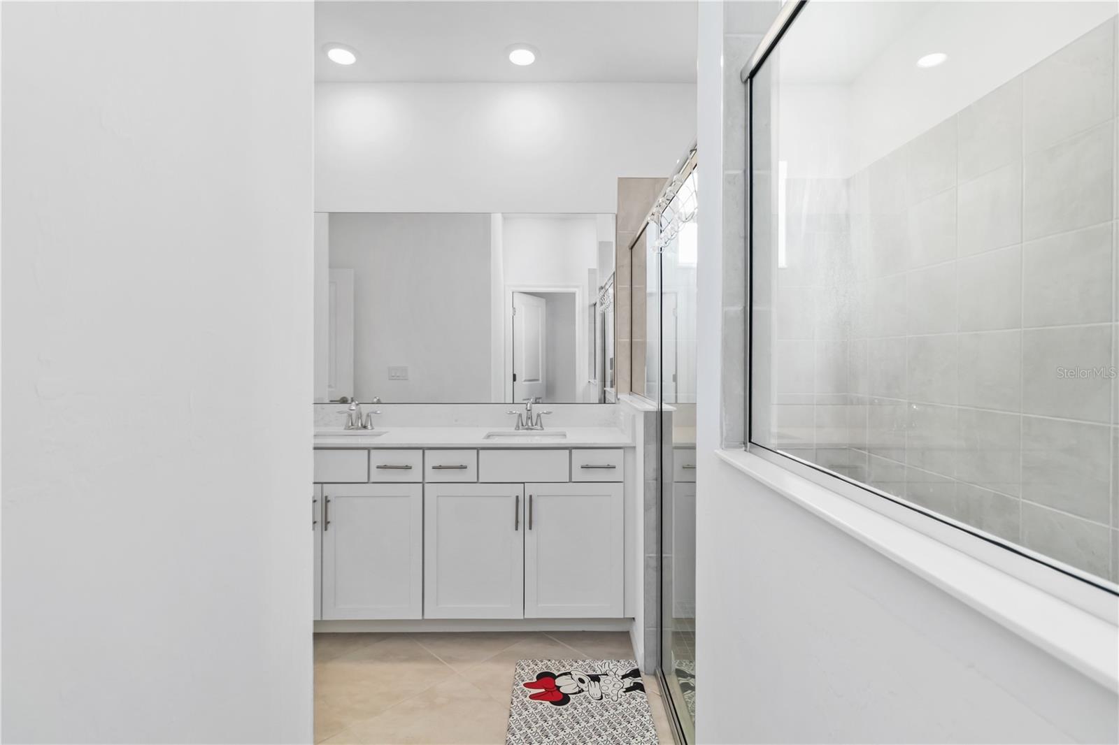 Image 32 of 52 For 11330 Burgundy Drive
