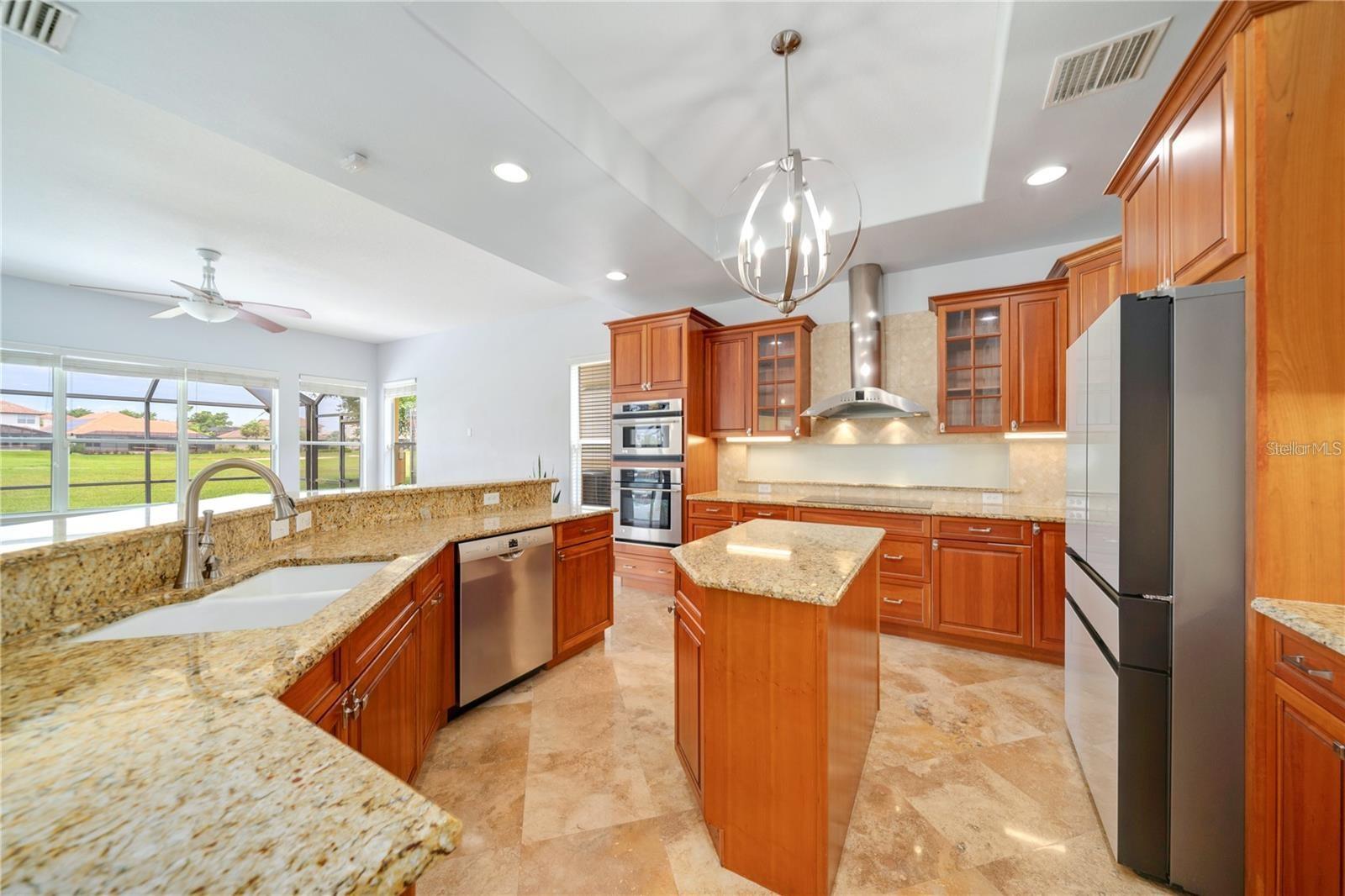 Listing photo id 10 for 2333 Pinehurst Court