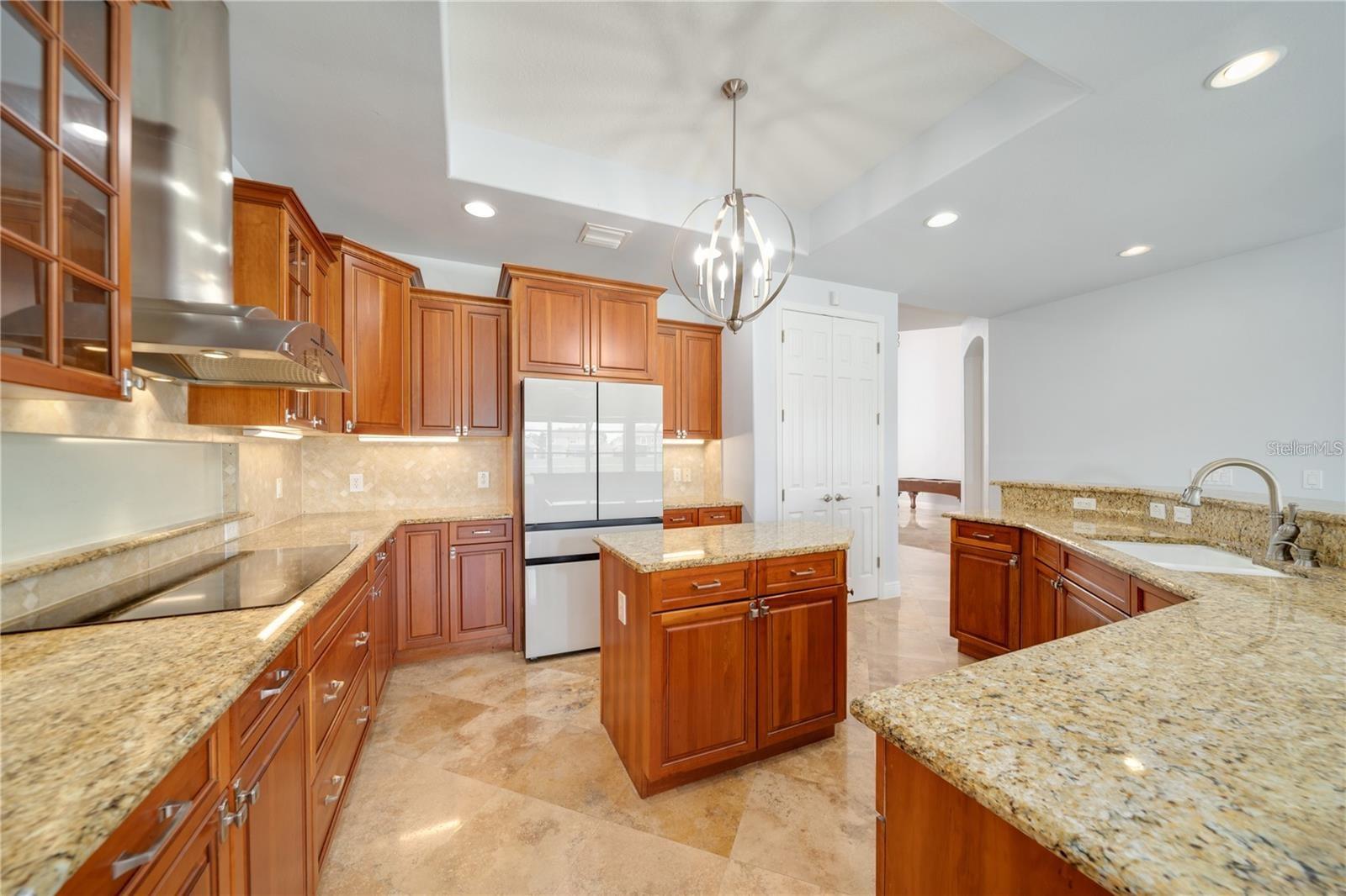 Listing photo id 11 for 2333 Pinehurst Court