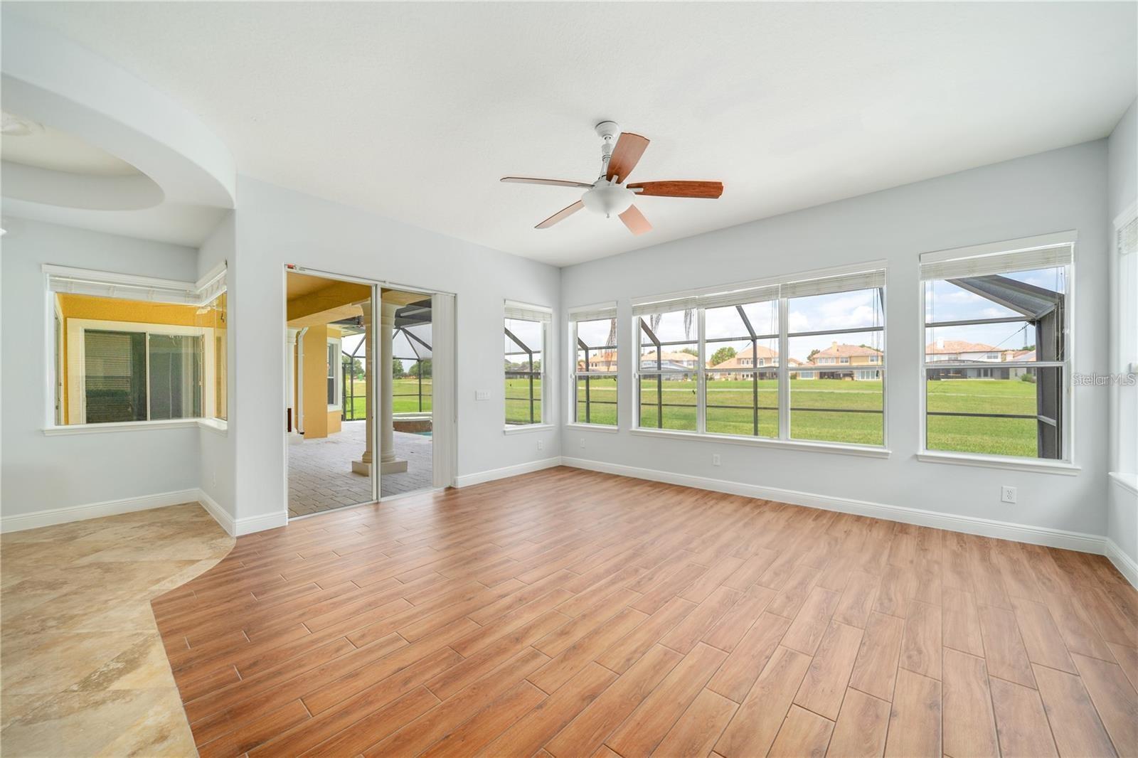 Listing photo id 13 for 2333 Pinehurst Court