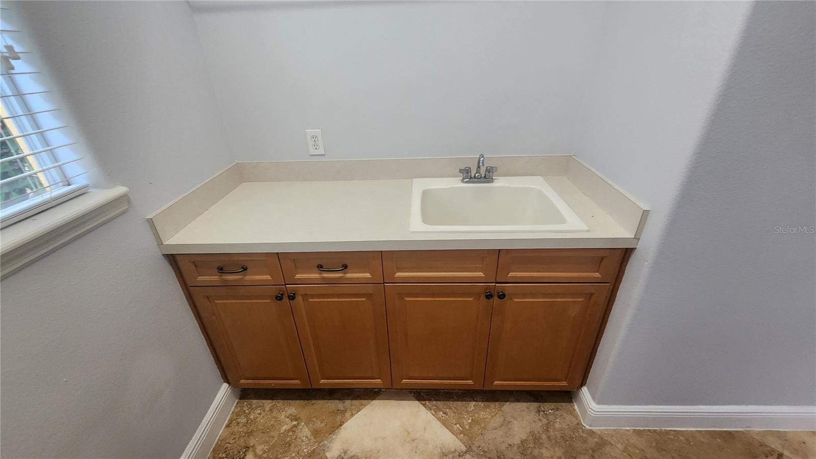 Listing photo id 14 for 2333 Pinehurst Court