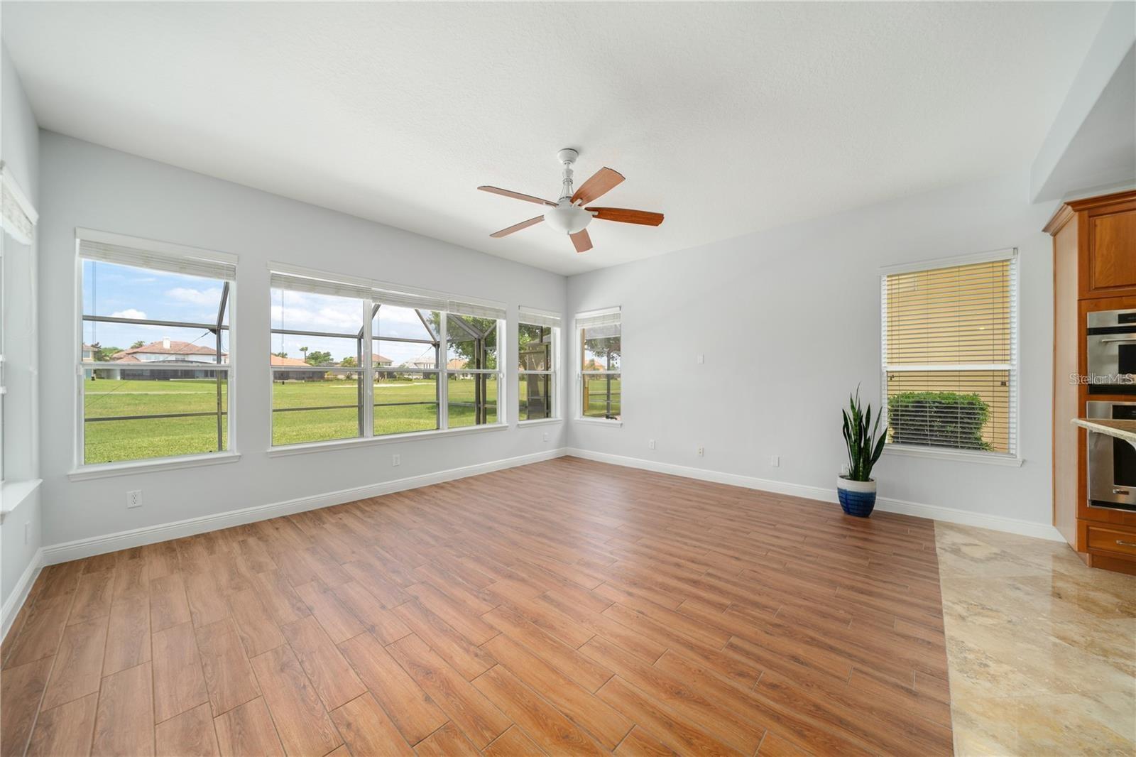 Listing photo id 16 for 2333 Pinehurst Court