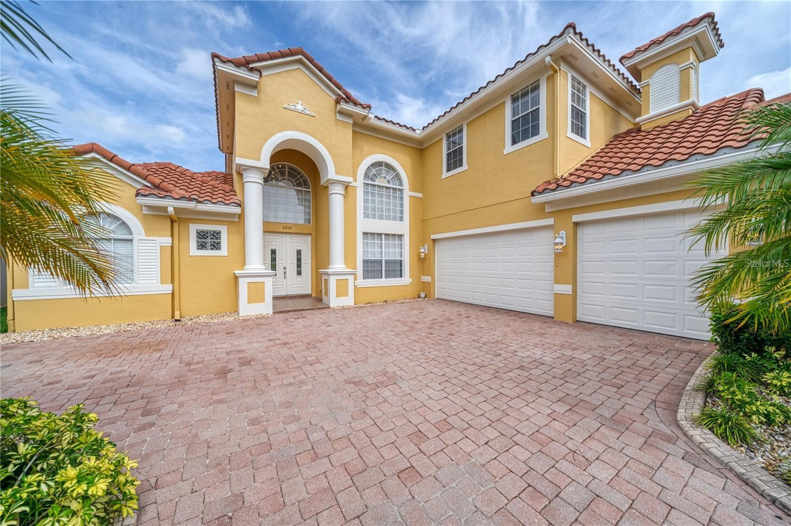 Listing photo id 0 for 2333 Pinehurst Court