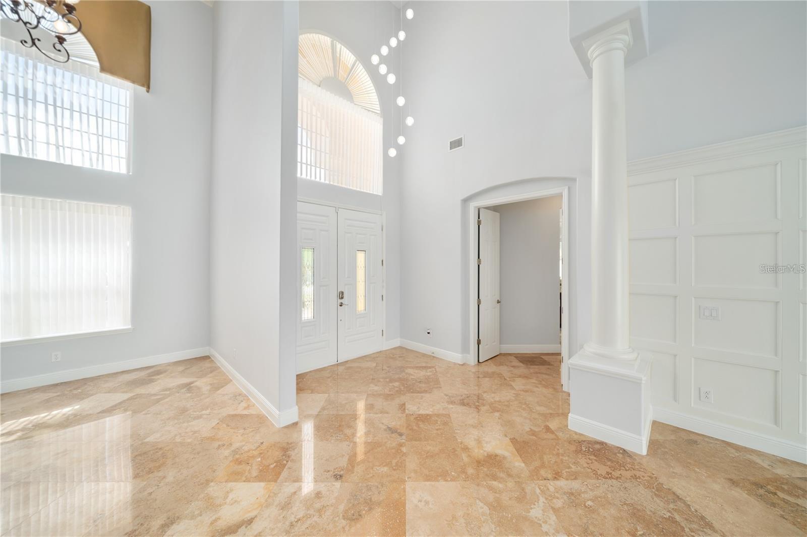 Listing photo id 18 for 2333 Pinehurst Court