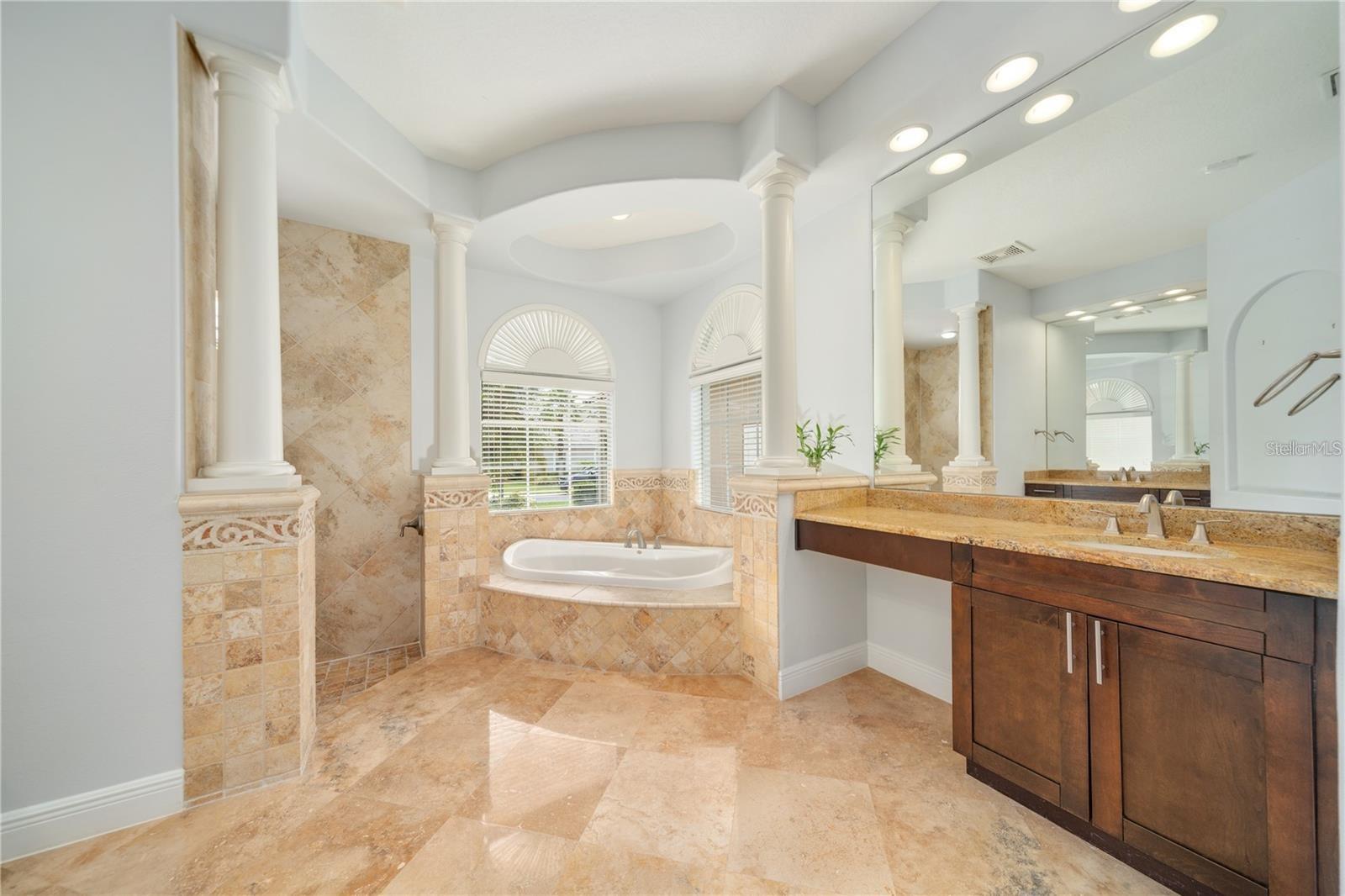 Listing photo id 20 for 2333 Pinehurst Court
