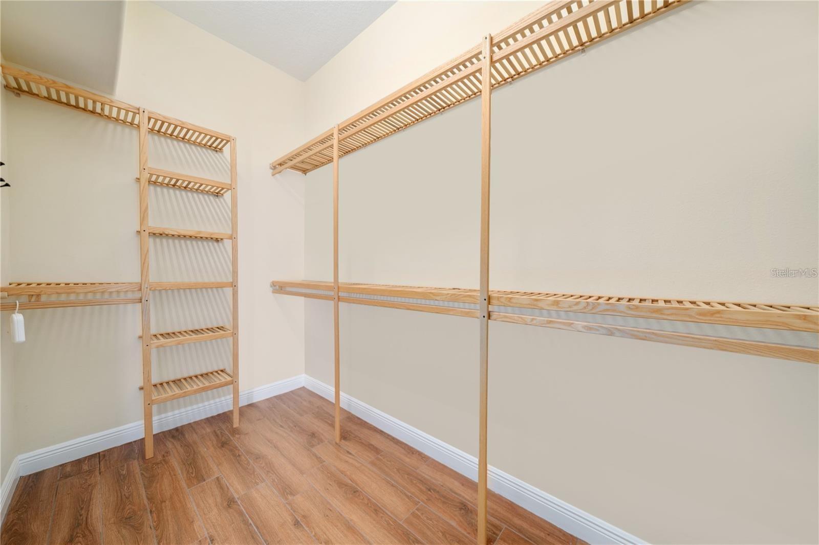 Listing photo id 22 for 2333 Pinehurst Court