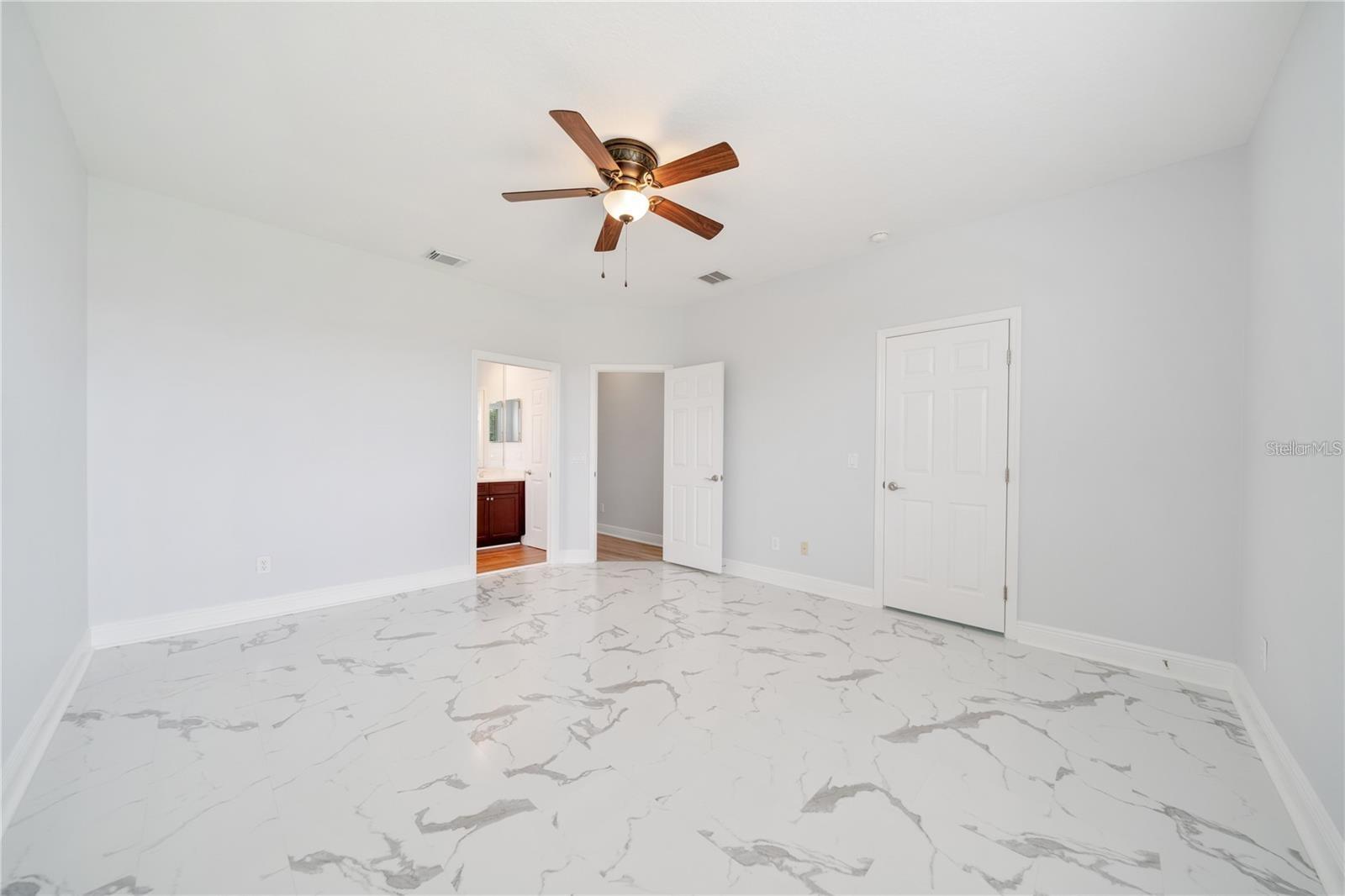 Listing photo id 29 for 2333 Pinehurst Court