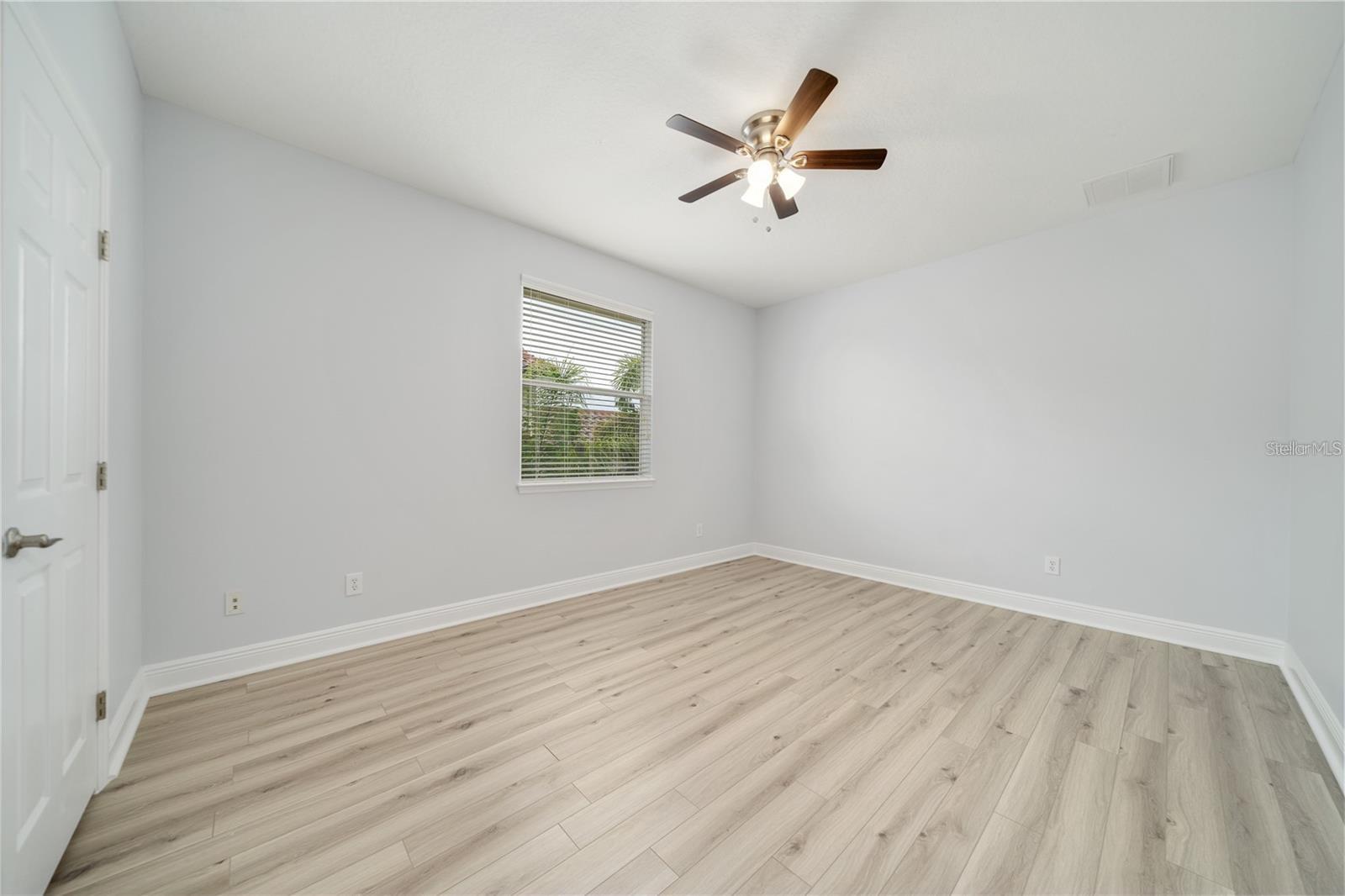 Listing photo id 32 for 2333 Pinehurst Court