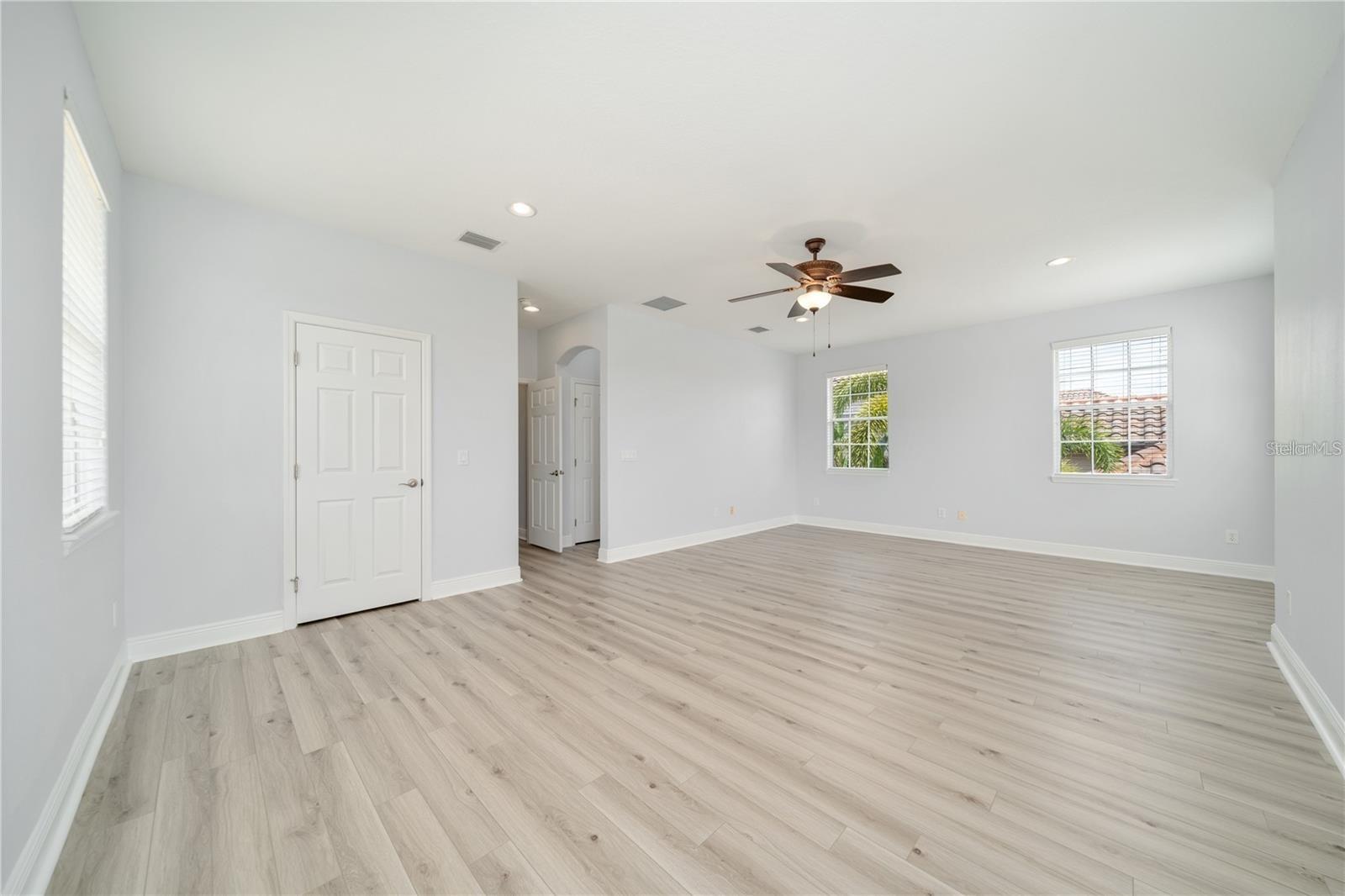 Listing photo id 35 for 2333 Pinehurst Court