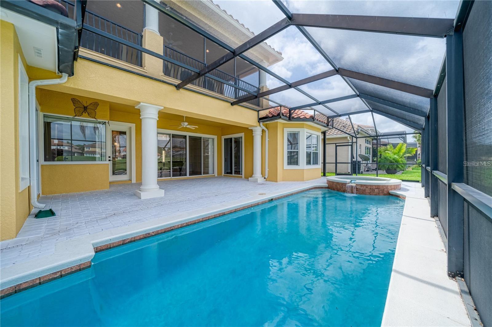 Listing photo id 6 for 2333 Pinehurst Court