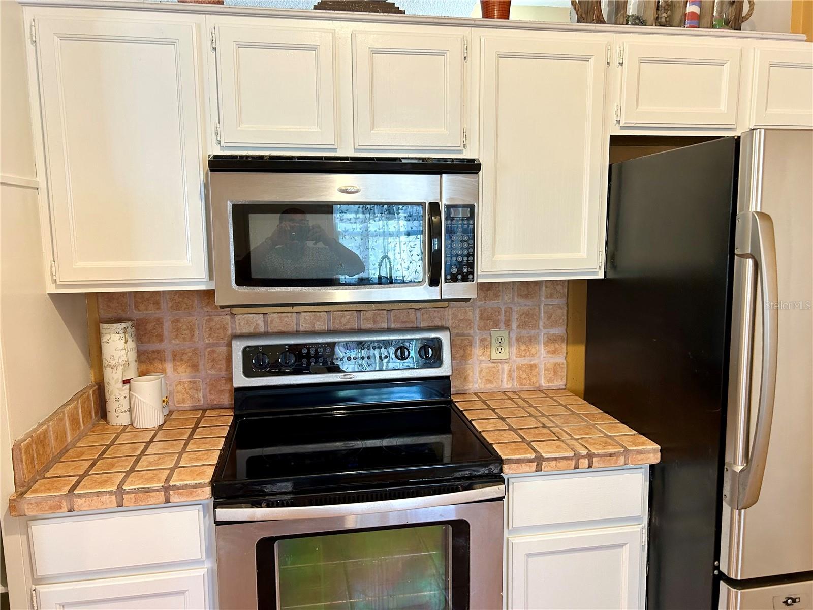 Listing photo id 6 for 2779 Theresa Drive