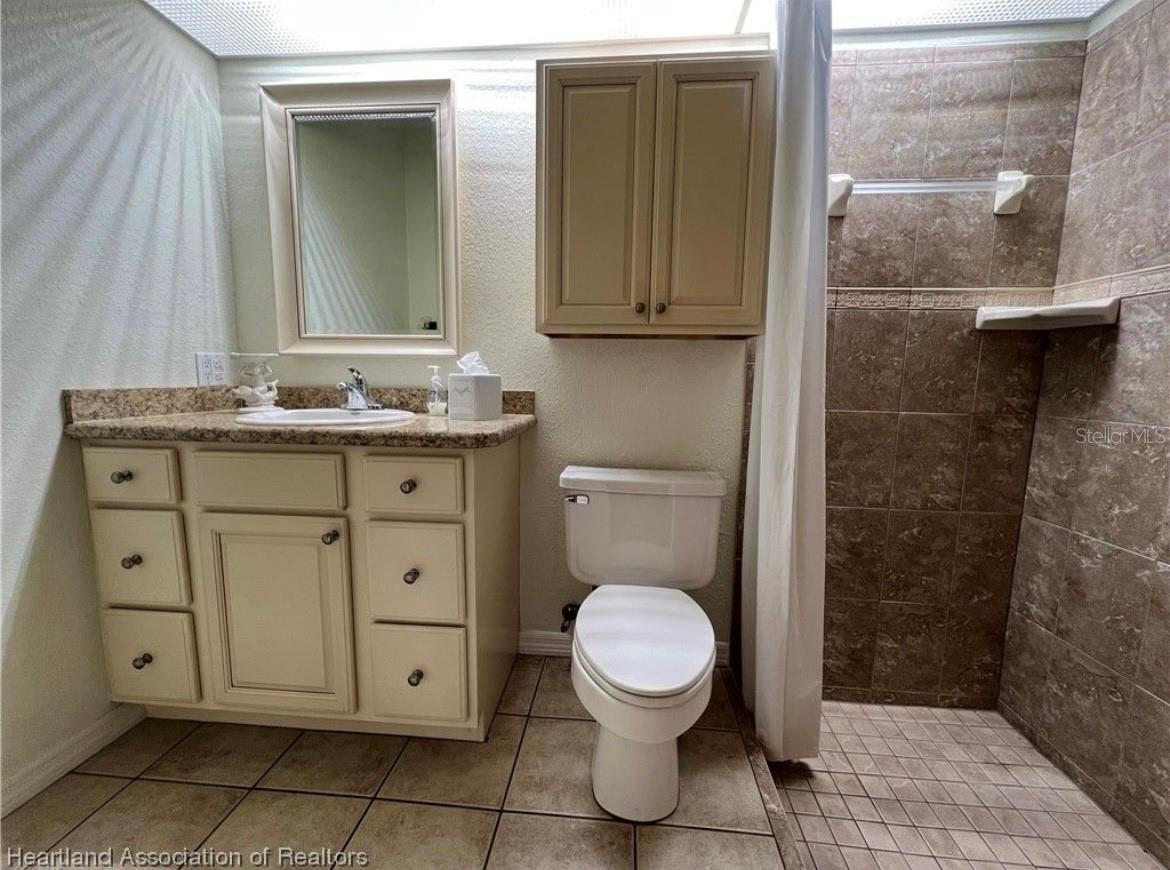 Image 18 of 38 For 1717 Orangewood Lane