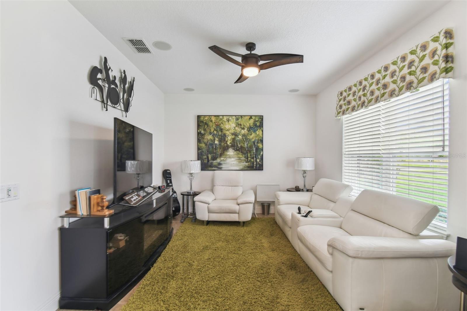 Image 33 of 68 For 561 Tapatio Lane