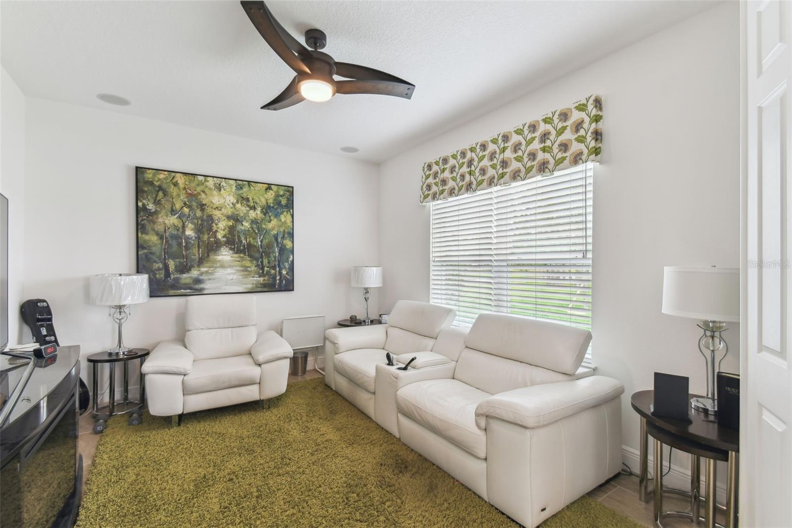 Image 34 of 68 For 561 Tapatio Lane