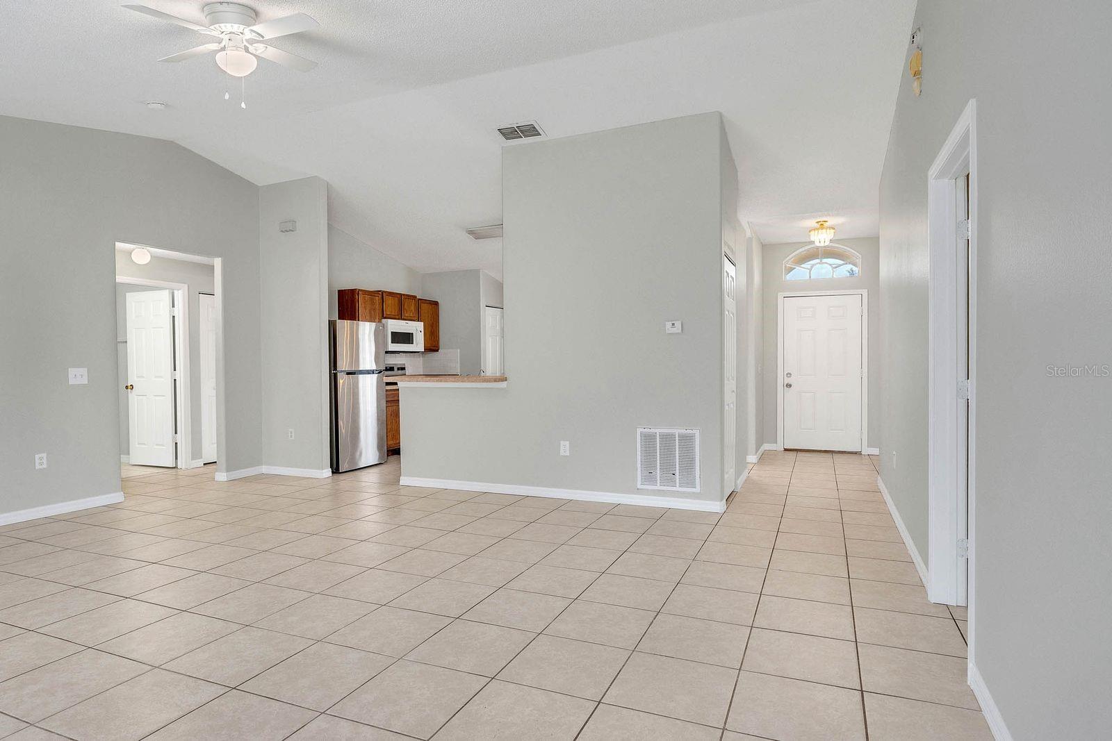 Listing photo id 8 for 1150 Orne Court